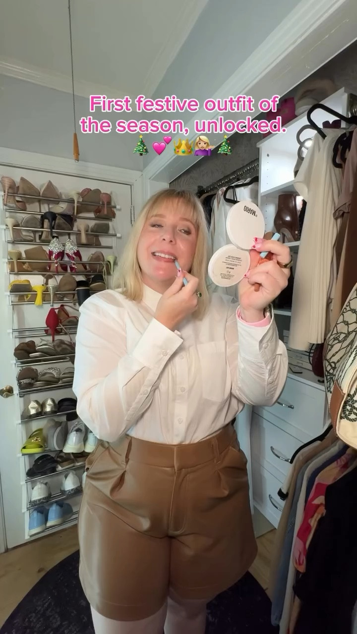 First festive outfit of the season ✅💁🏼‍♀️🎄

#midsizefashion #easyootd #everydayoutfit #holidayoutfits #outfitideas #chicoutfitideas 

Fall outfit ideas, easy casual outfits, chic outfit ideas