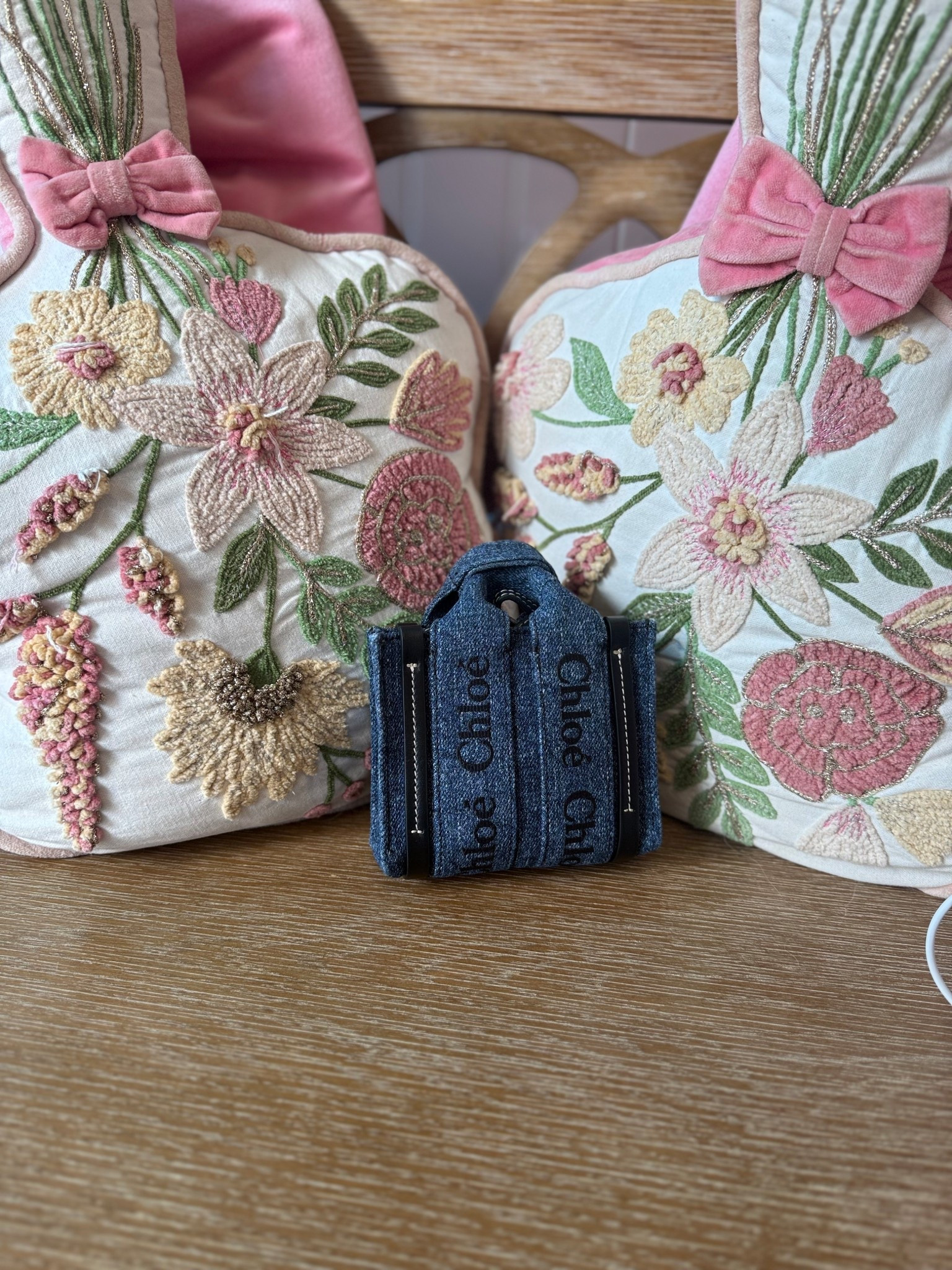 Chloe tote micro

#LTKTravel #LTKShoeCrush #LTKItBag