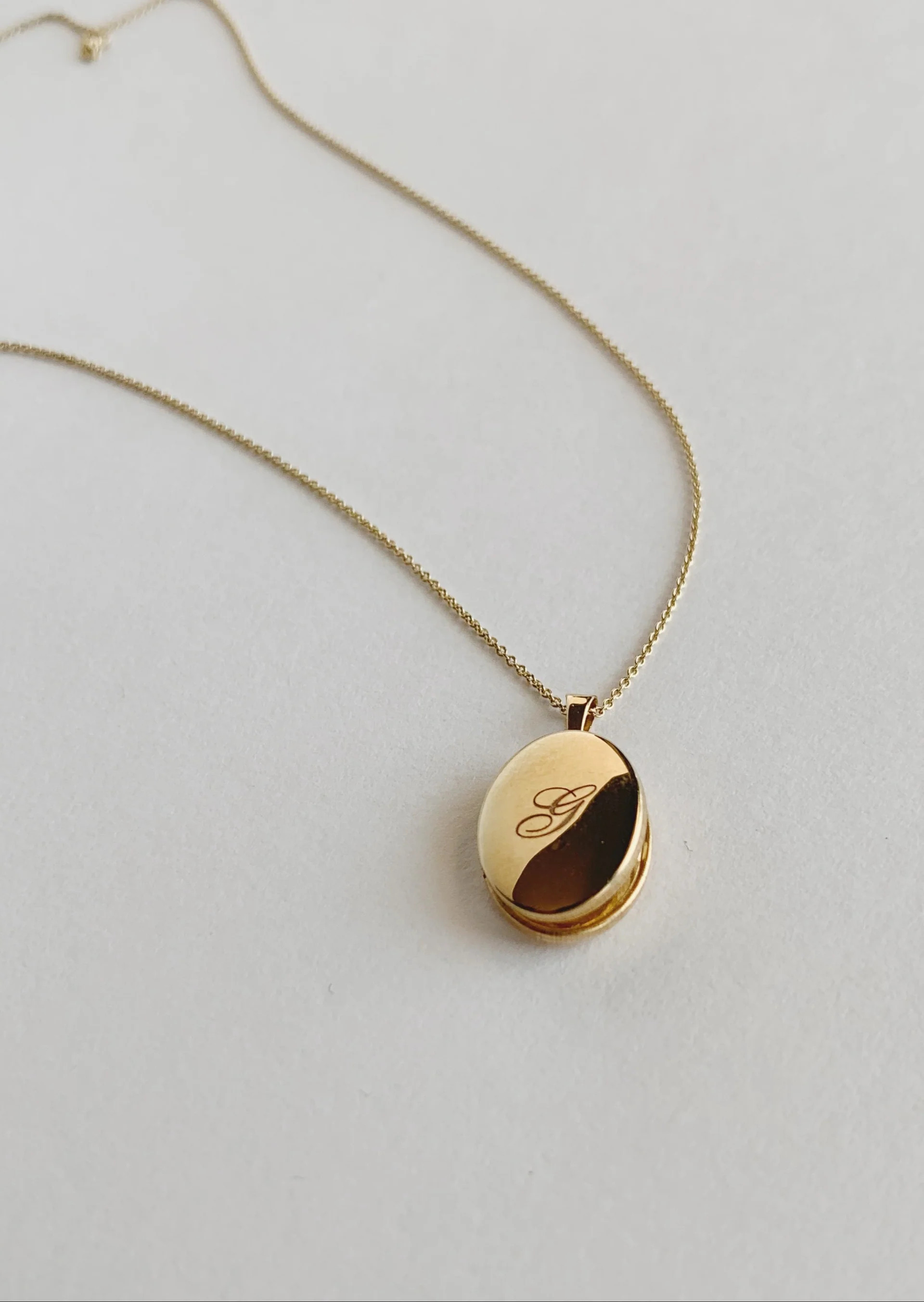 Maison Oval Locket Necklace I | Kinn