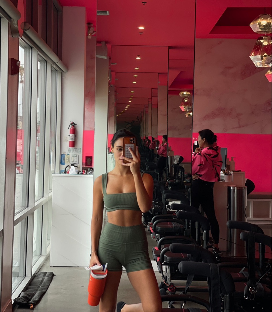 dark olive green workout set #fotness #workoutwear 

#LTKBacktoSchool #LTKfitness #LTKSeasonal