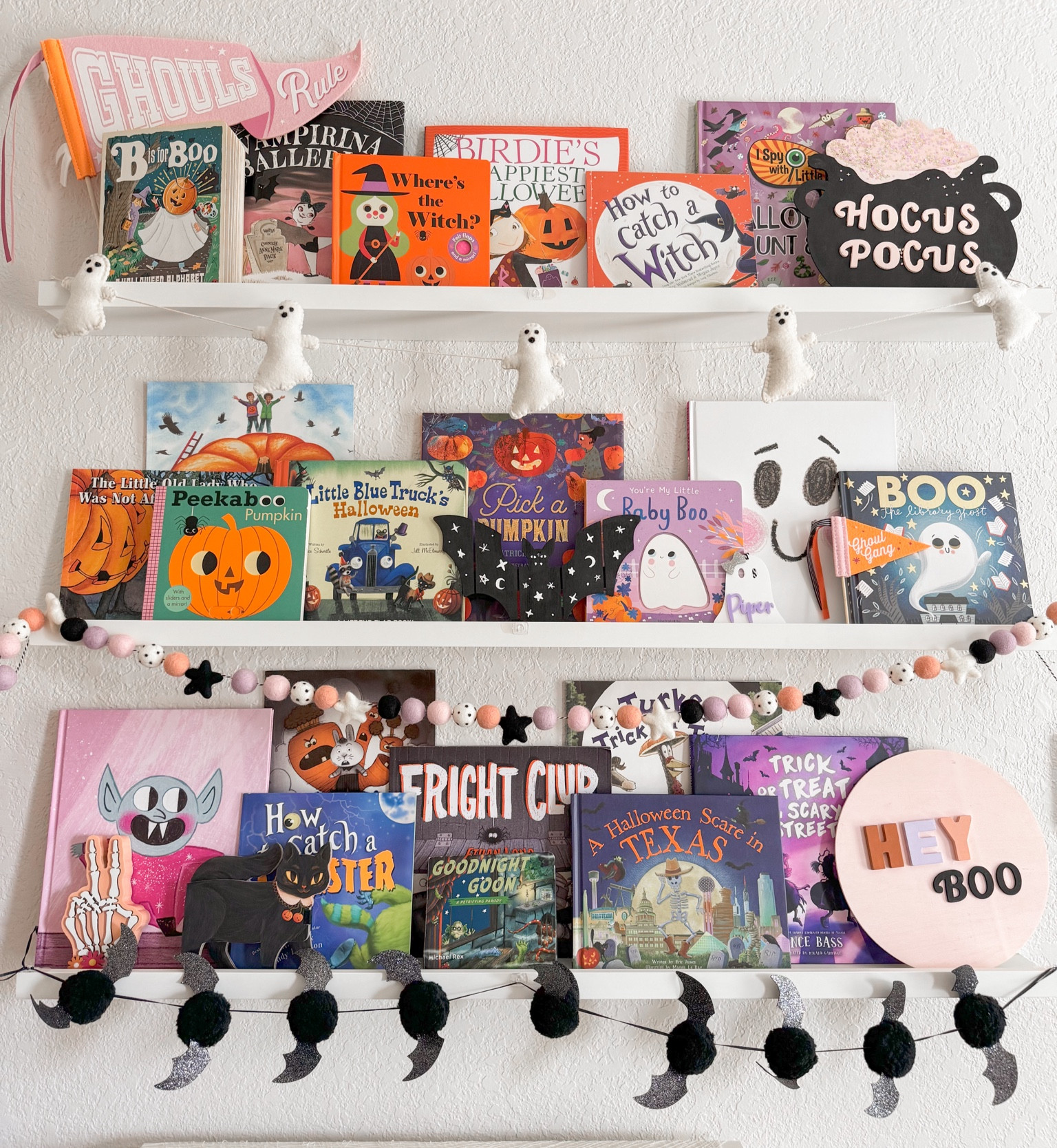 Halloween book shelves 👻🎃🔮 

#LTKHalloween #LTKKids #LTKSeasonal