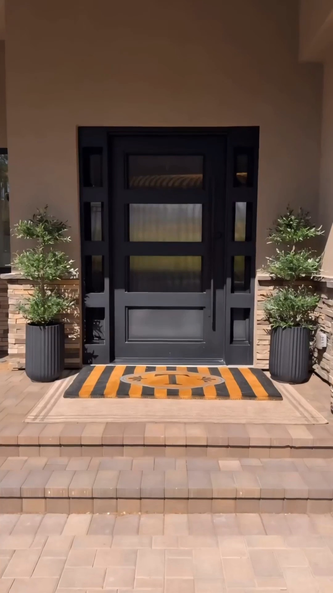 Front porch styling 🤗✨ Front porch inspo Outdoor decor Interior design 

Summerthompsonstyles

#LTKHome #LTKSaleAlert #LTKSeasonal