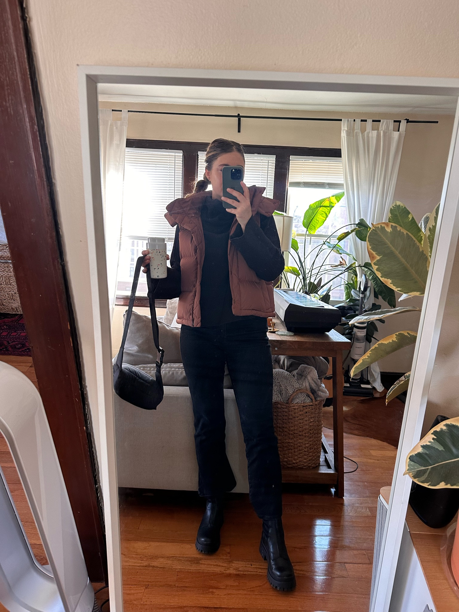 No one makes a puff vest like #lululemon. It’s the collar for me. 

Don’t sleep on the all black with a touch of brown vibes. 

#puffvest #winter #allblack #kickcrop 