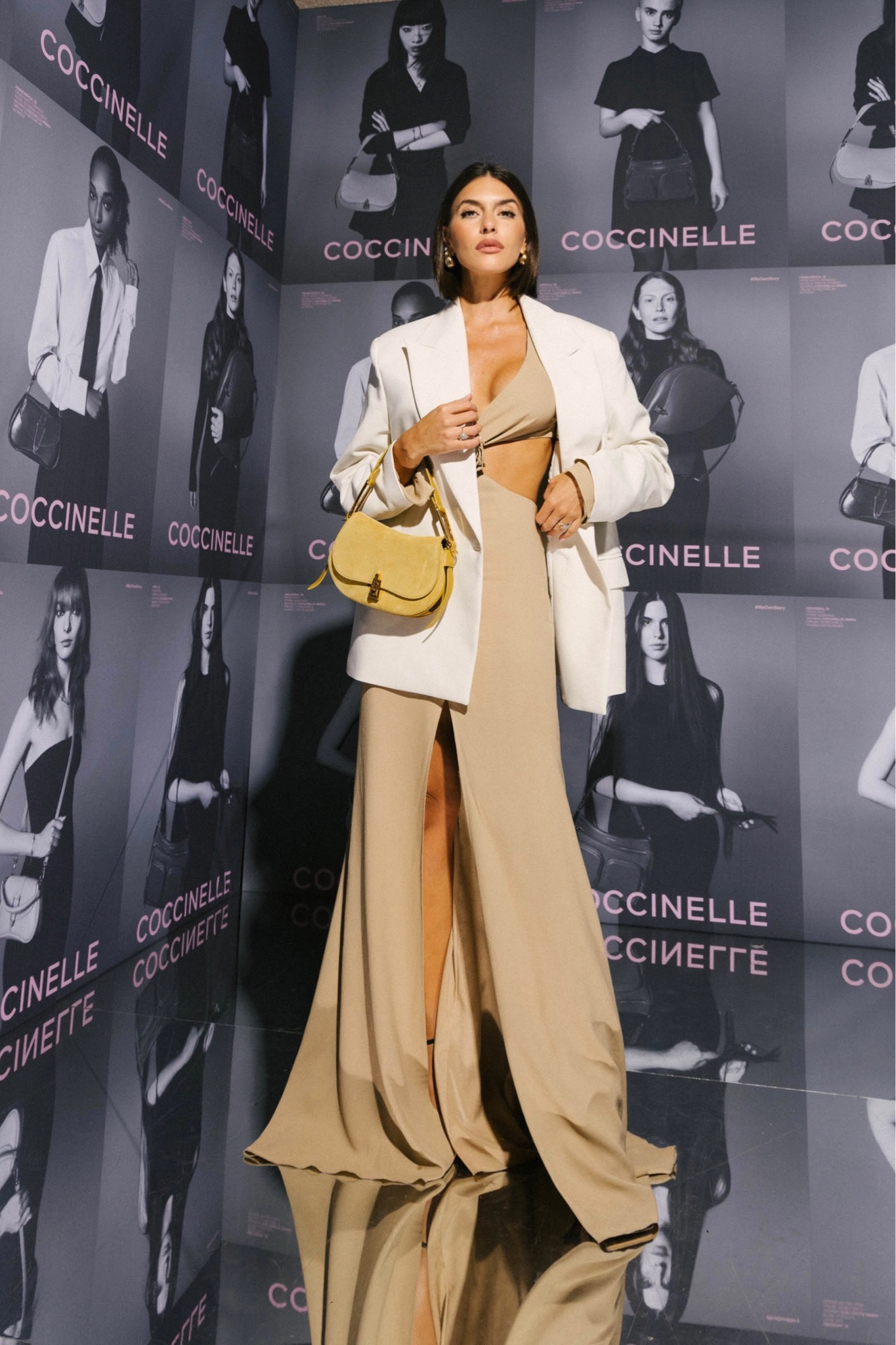 Look evento Coccinelle, Milano fashion week ✨

outfit inspiration, look evento, Blumarine, abito lungo cut out a maniche lunghe, borse coccinelle gallo, The Frankie Shop, blazer bianco, Mytheresa, Magie tote bag, new season, Bottega Veneta, Italia.


#LTKparties #LTKeurope #LTKSeasonal
