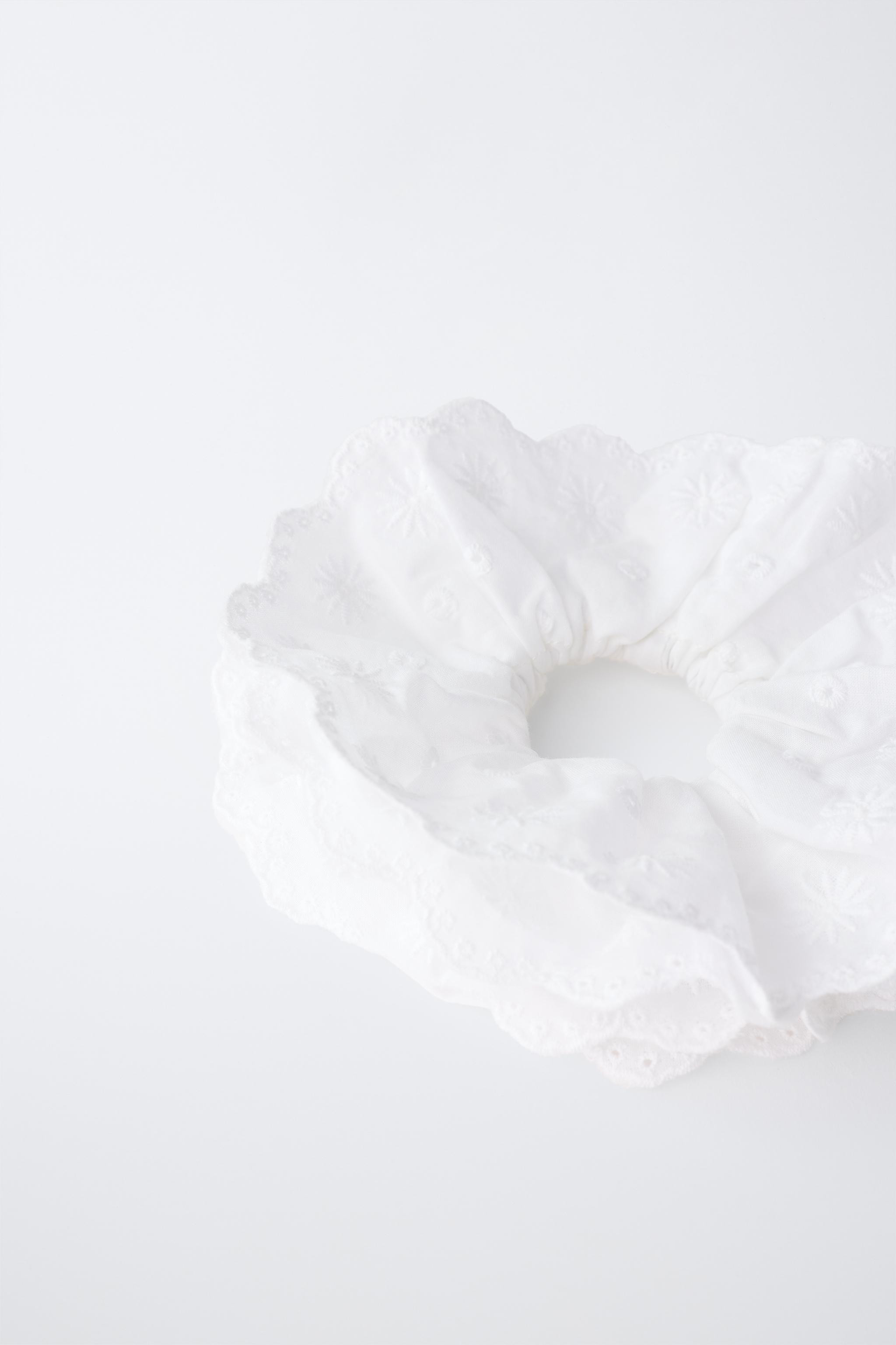 EMBROIDERED SCRUNCHIE | Zara UK