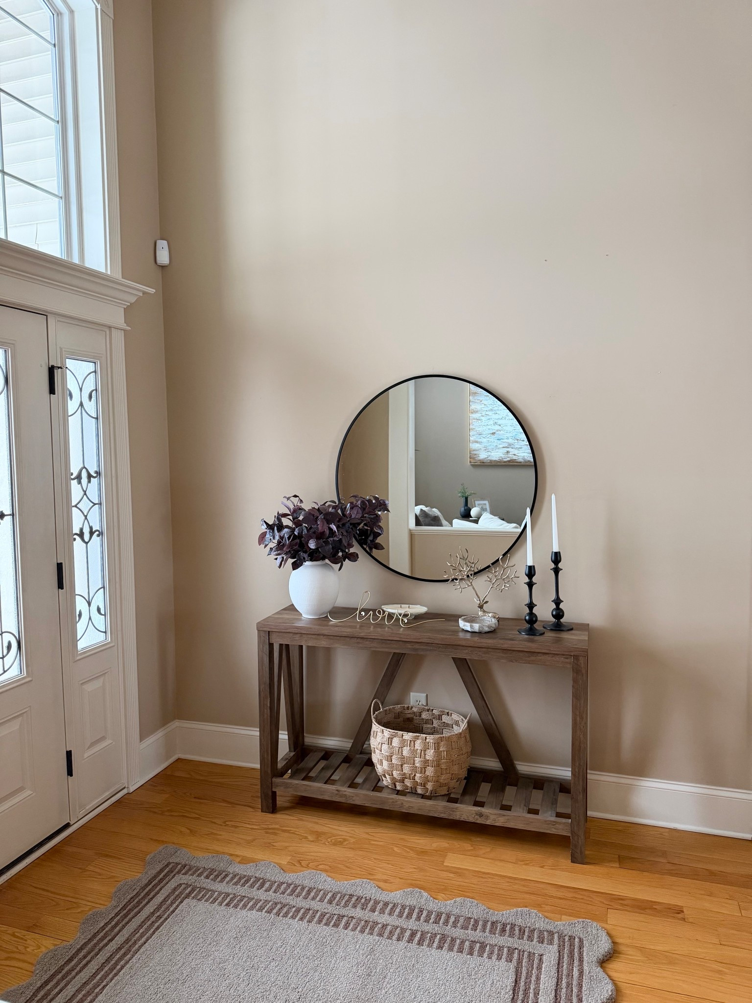 Entry way decor. Interior design decor ideas. 
#homedecor #interiordesign #homedesigns

#LTKHome