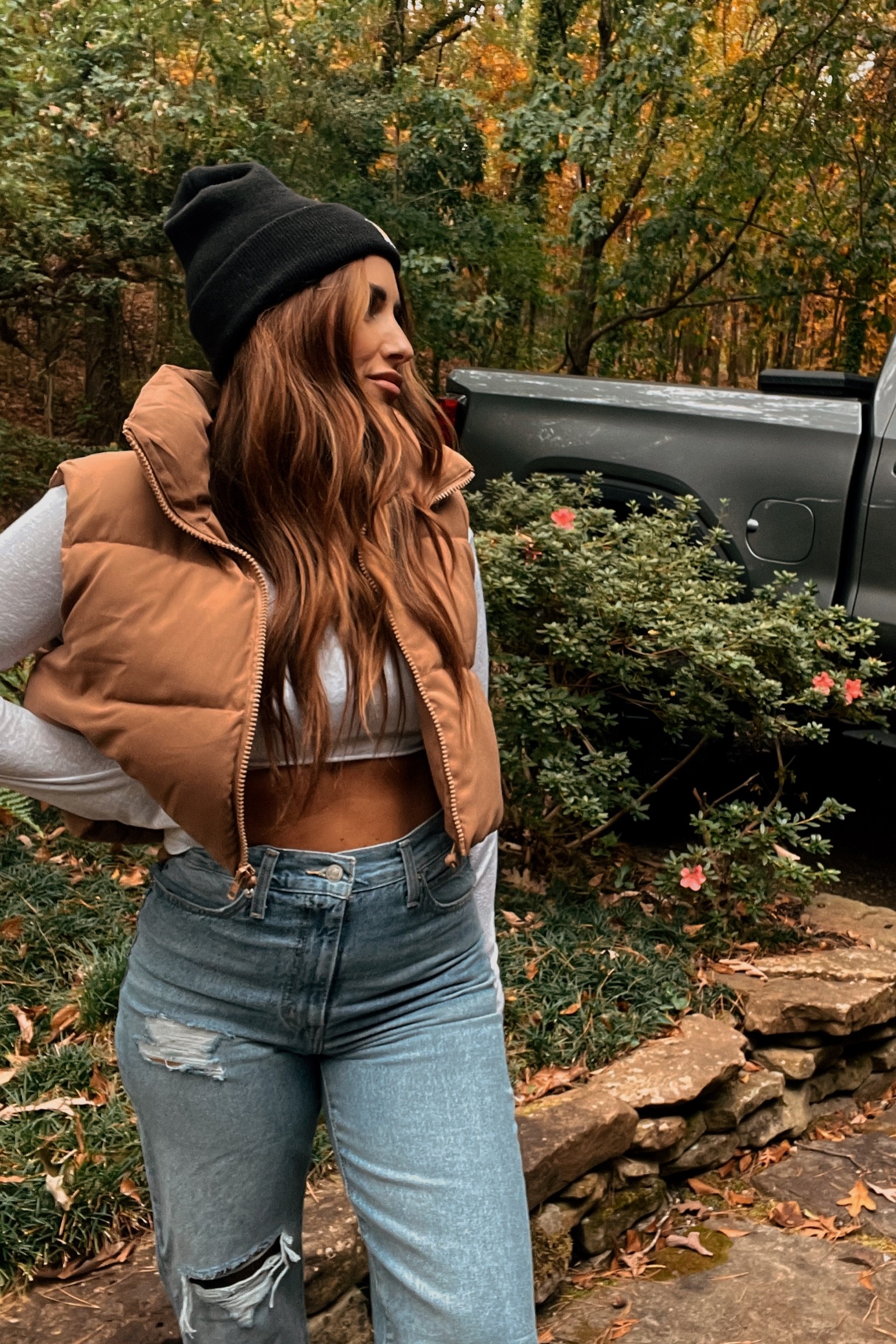 Cropped puffers vest, Levi’s, beanie  

#LTKSeasonal #LTKstyletip