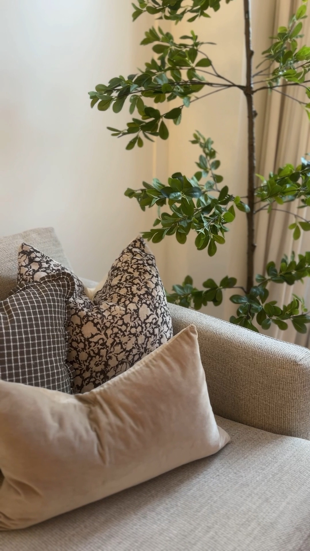 Me 🤝 this throw pillow combo! Couches are the Bishop sofas from Home Zone Furniture 🤎

#LTKHome