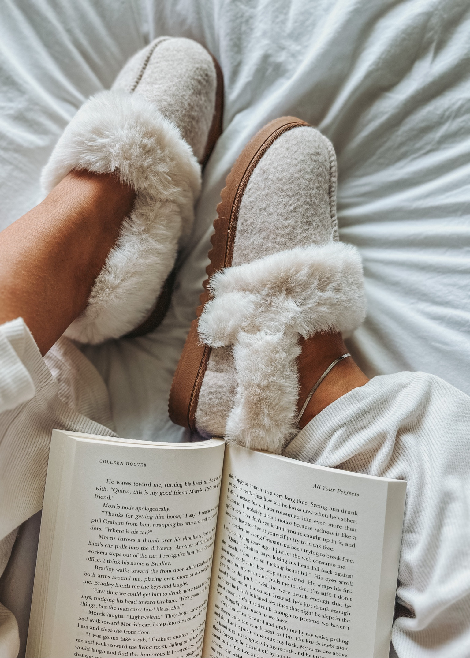 Cozy days with a good book✨
#slipper #cozy #furslipper #book #treatyourself #gifttoself


#LTKshoecrush #LTKHoliday #LTKfindsunder50