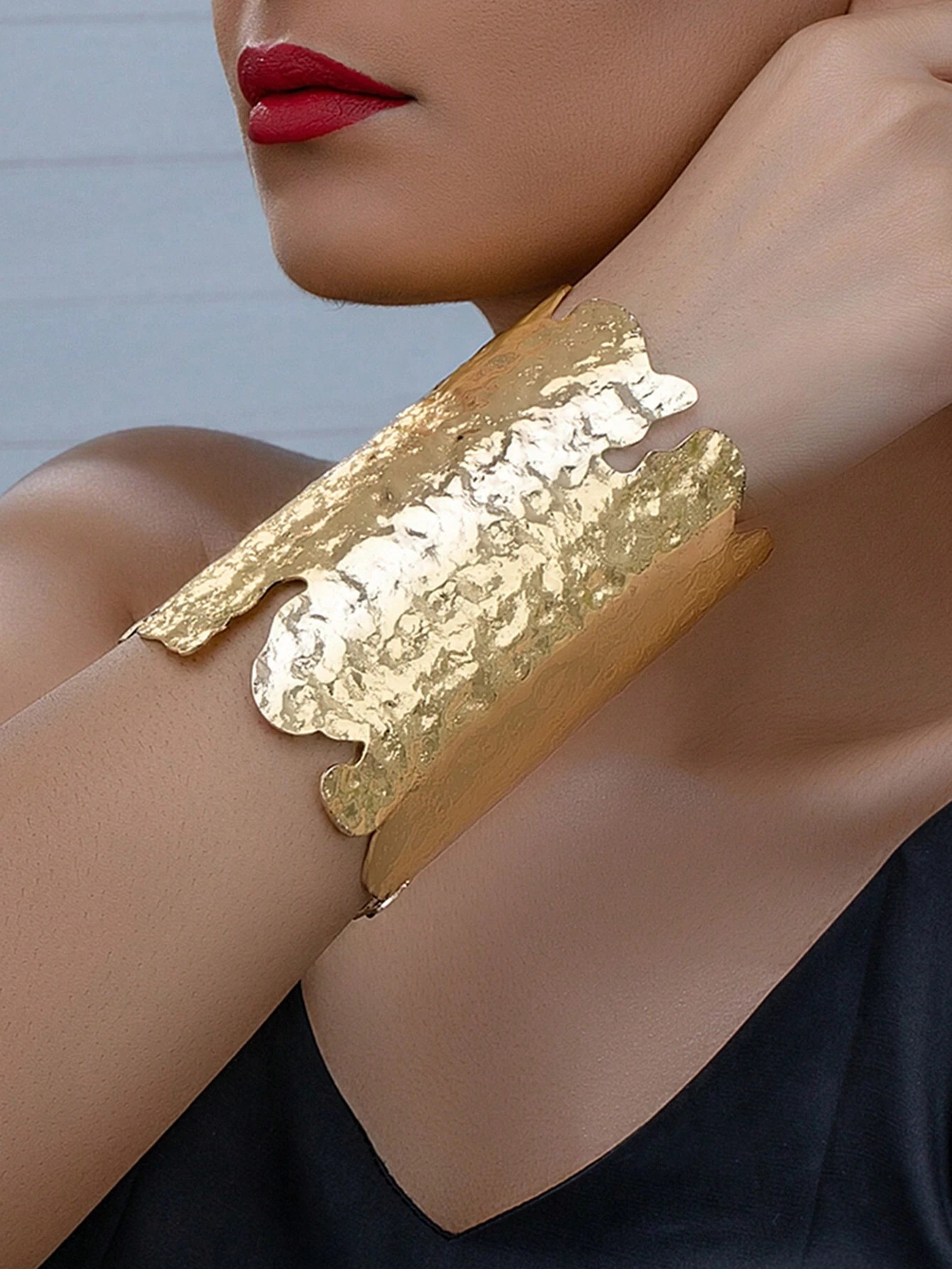 Bracelet Manchette En Métal Martelé Pour Femmes, 1 Pièce, Très Large | SHEIN | SHEIN