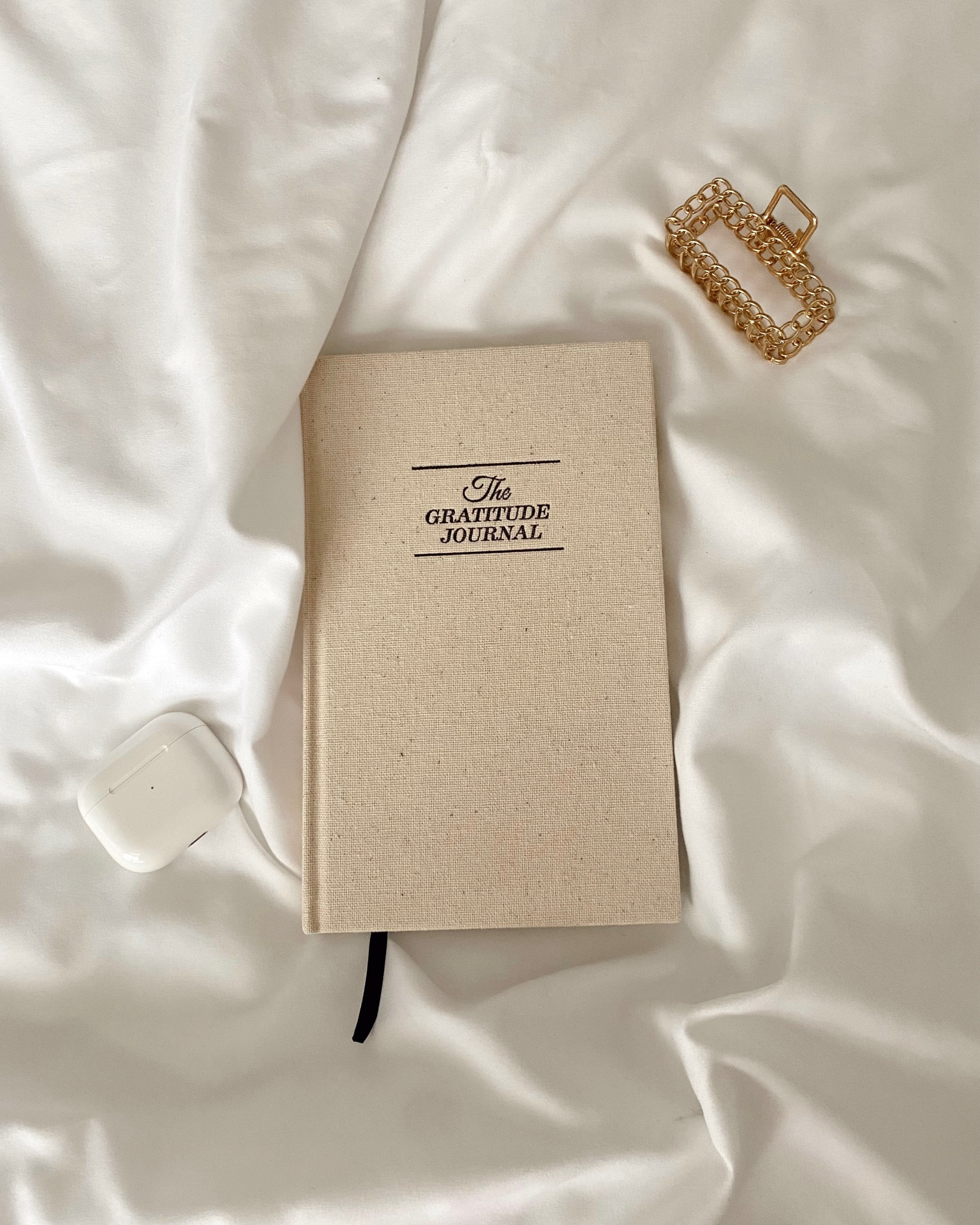 Snowed in ❄️☁️


Journal, Five Minute Journal, Claw Clip, AirPods, Bed, Neutral Home, Neutrals, Book

#LTKunder50 #LTKunder100 #LTKhome