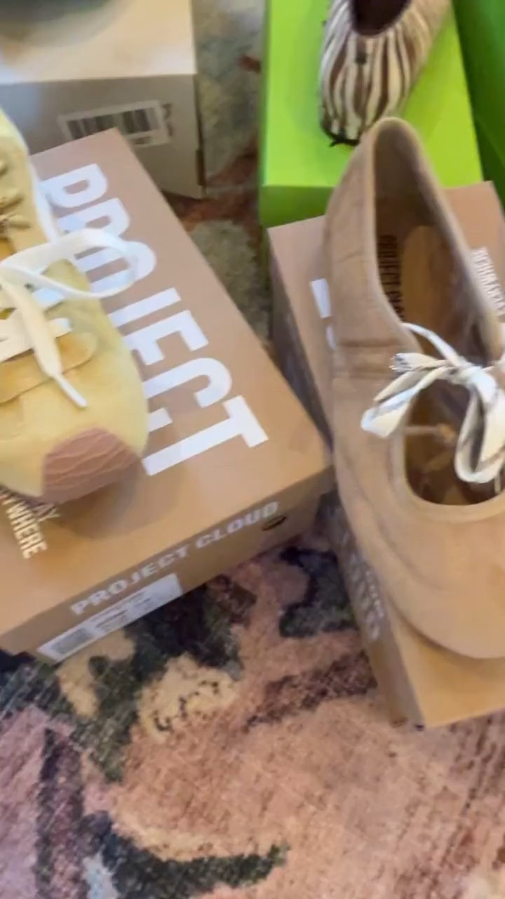 Oh how I love shoes!! My latest haul!! 
Sneakers - 8 tts
Blue Flats - 7.5 (1/2 size down)
Zebra Flats - 7 (1 size down)

#LTKdayinmylife #LTKstorytime #LTKSeasonal