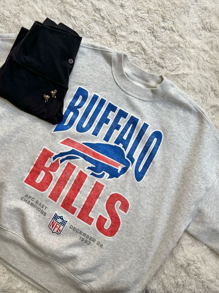 the perfect buffalo bills crewneck for a cute and comfortable sunday football outfit 🦬❤️💙 



#LTKSeasonal #LTKfindsunder100 #LTKGiftGuide