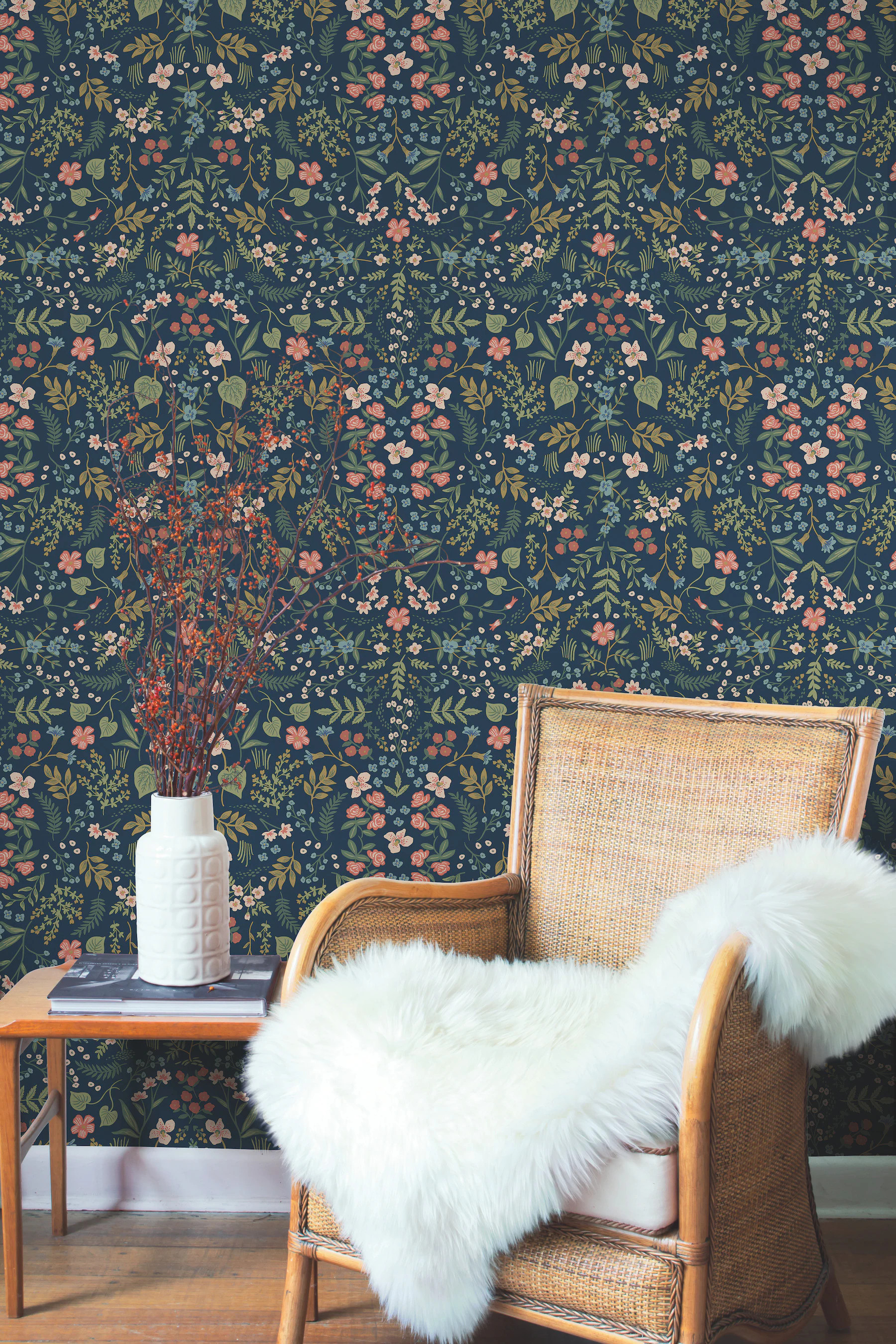 Rifle Paper 60.8-Sq. Feet Navy Non-woven Ivy/Vines Unpasted Wallpaper in Blue | RI5154 | Lowe's