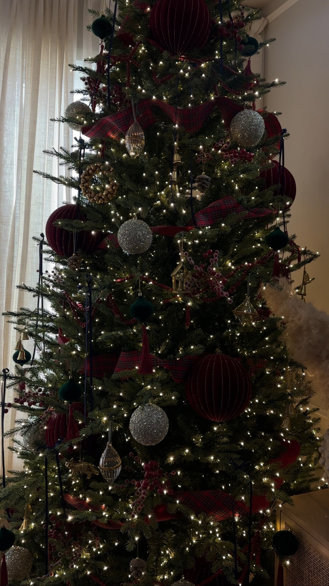 Christmas tree decor 
Sold out- Pottery Barn Plaid Tree Ribbon 
Target ornaments 
Crate and barrel ornaments
Tree garland 

#LTKHoliday #LTKHome