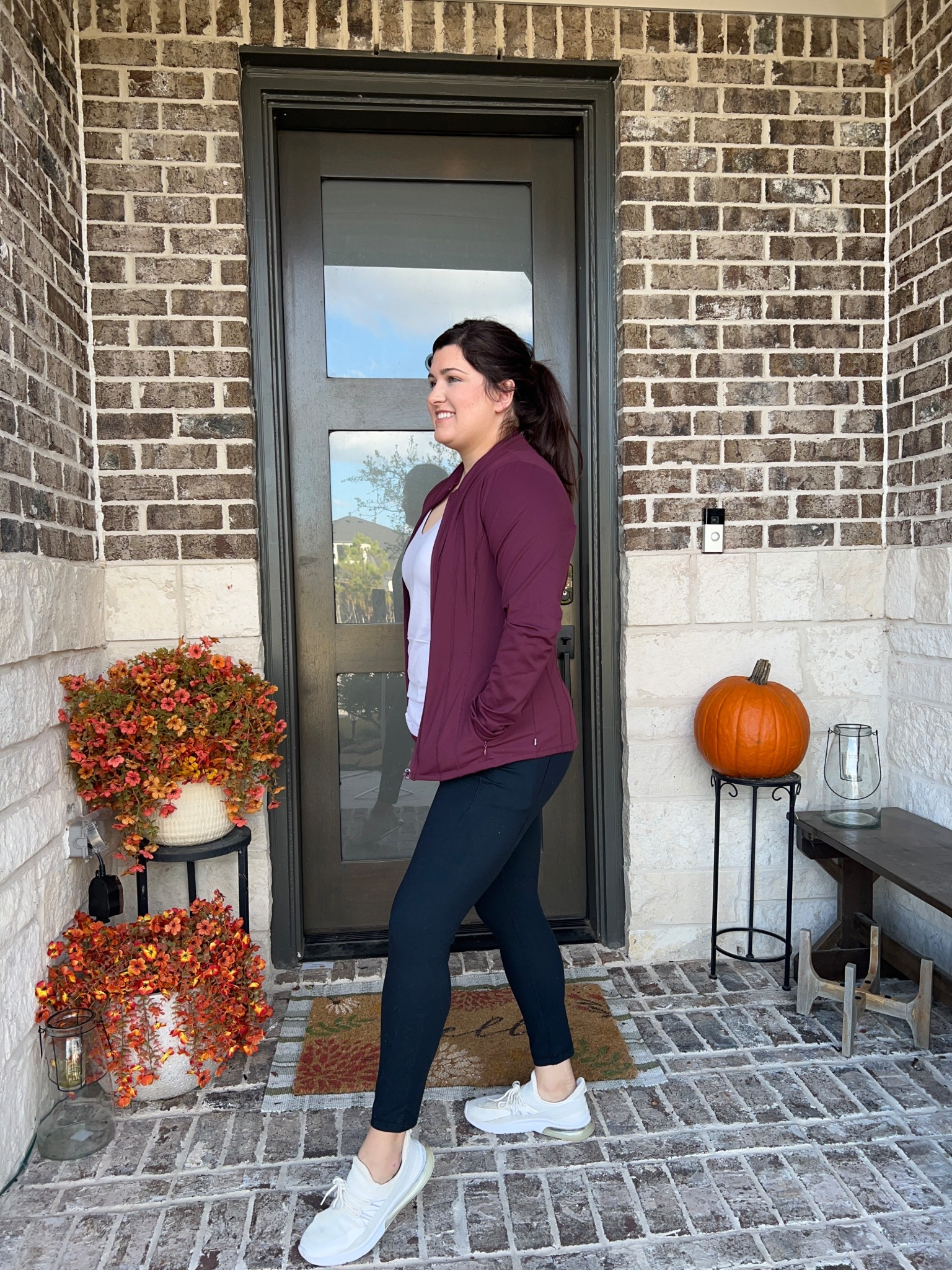 Sharing my cozy fall look from the Marika Fall Moves Edit — buttery-soft leggings, the perfect quarter zip, and comfy staples made for real life moments.
Fit, comfort, texture… they nailed it. 🤎
#FallMovesEdit #MarikaActive @Marika_Clothing

#LTKActive #LTKootd #LTKmomlife