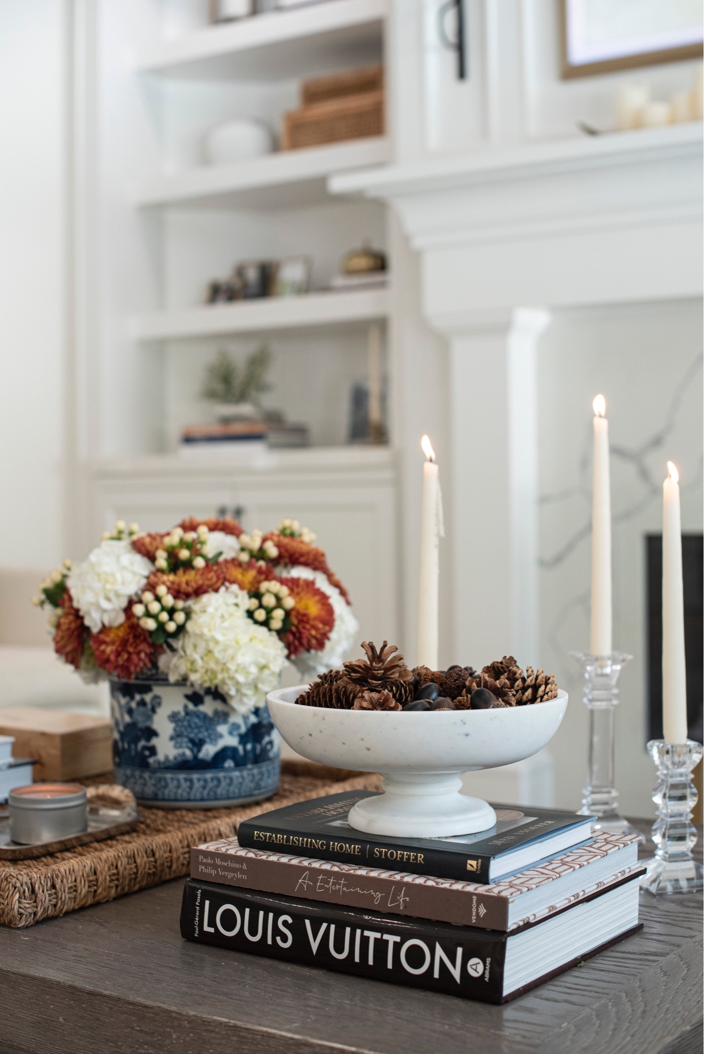 Elegant touches of fall for coffee table styling 👌🏼🍁


Grandmillennial 
Autumn
Candles
Chinoiserie 

#LTKSeasonal #LTKhome #LTKHalloween