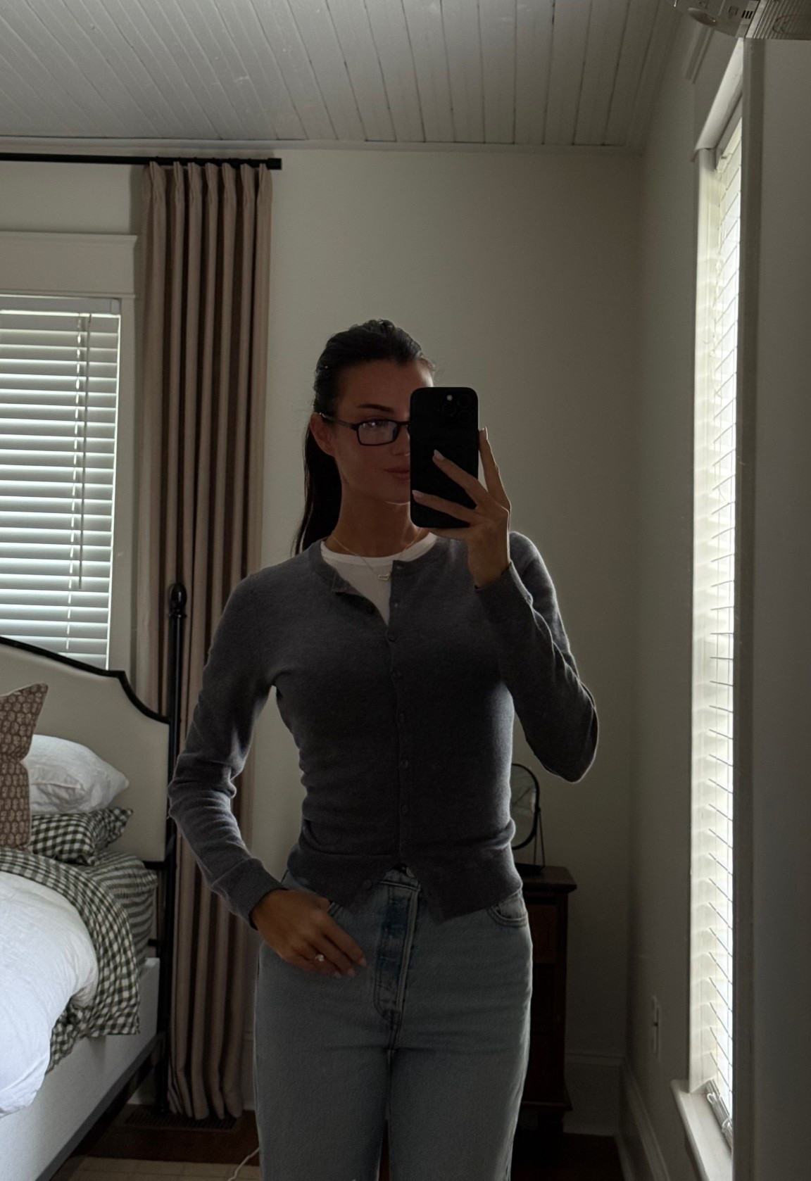 White tee: small
Cardigan: small
Jeans: 26 TTS


#LTKHoliday #LTKSeasonal #LTKStyleTip