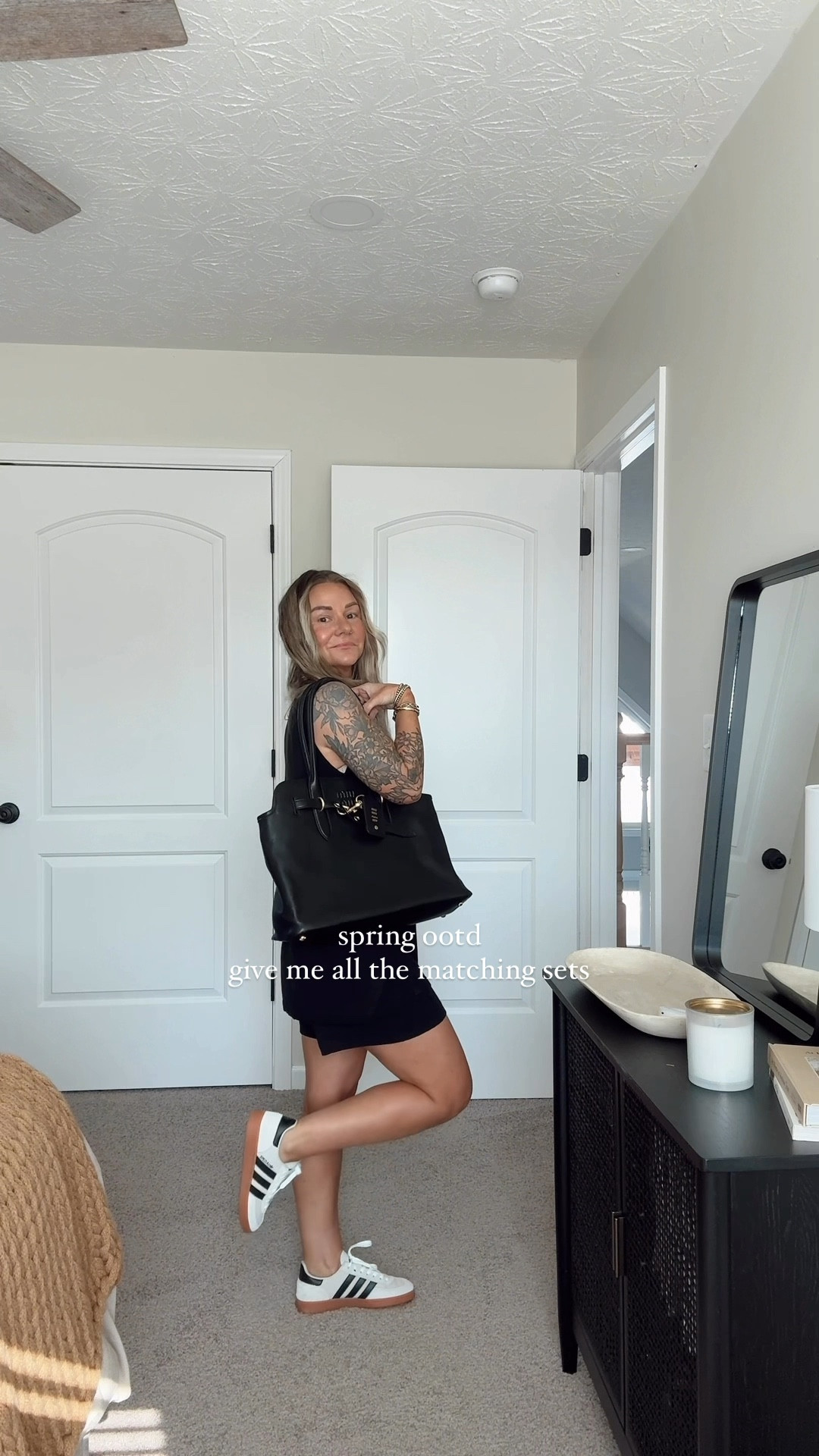 Give me all the matching sets! 🙌🏼 this one runs tts. 

Shoes are option 1
Bag is option 8