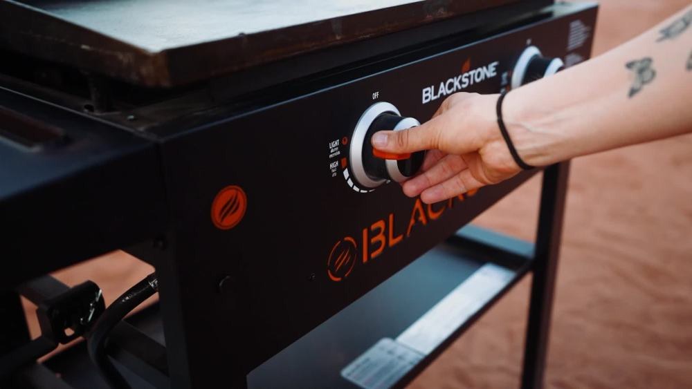 Blackstone Adventure Ready 2-Burner 28" Griddle Cooking Station | Walmart (US)