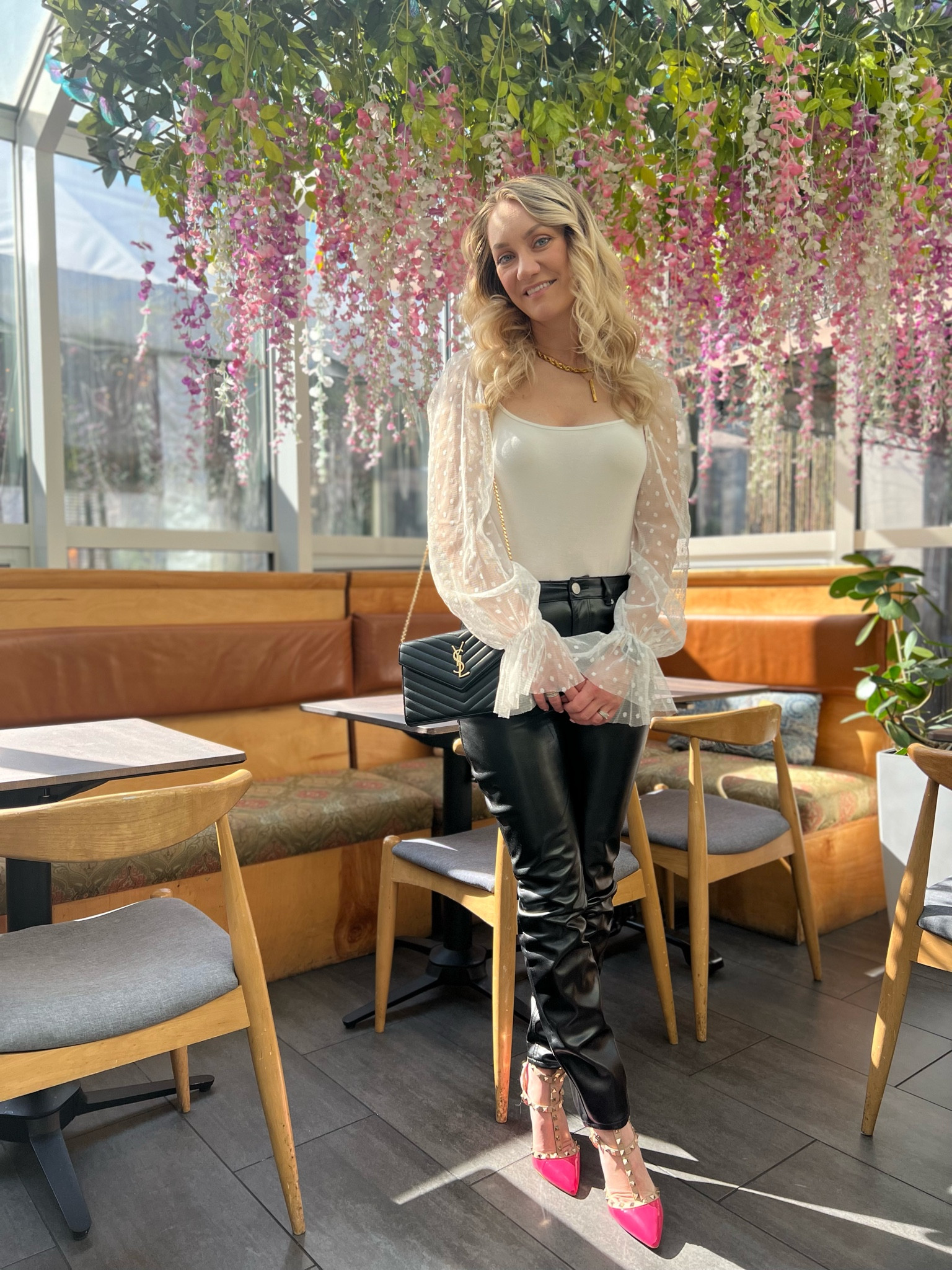 Can never go wrong w/ a classic B&W look 🖤🤍 Paired w/ a pop of color for shoes or you could opt for black too 👌🏼

#LTKstyletip #LTKtravel #LTKSeasonal