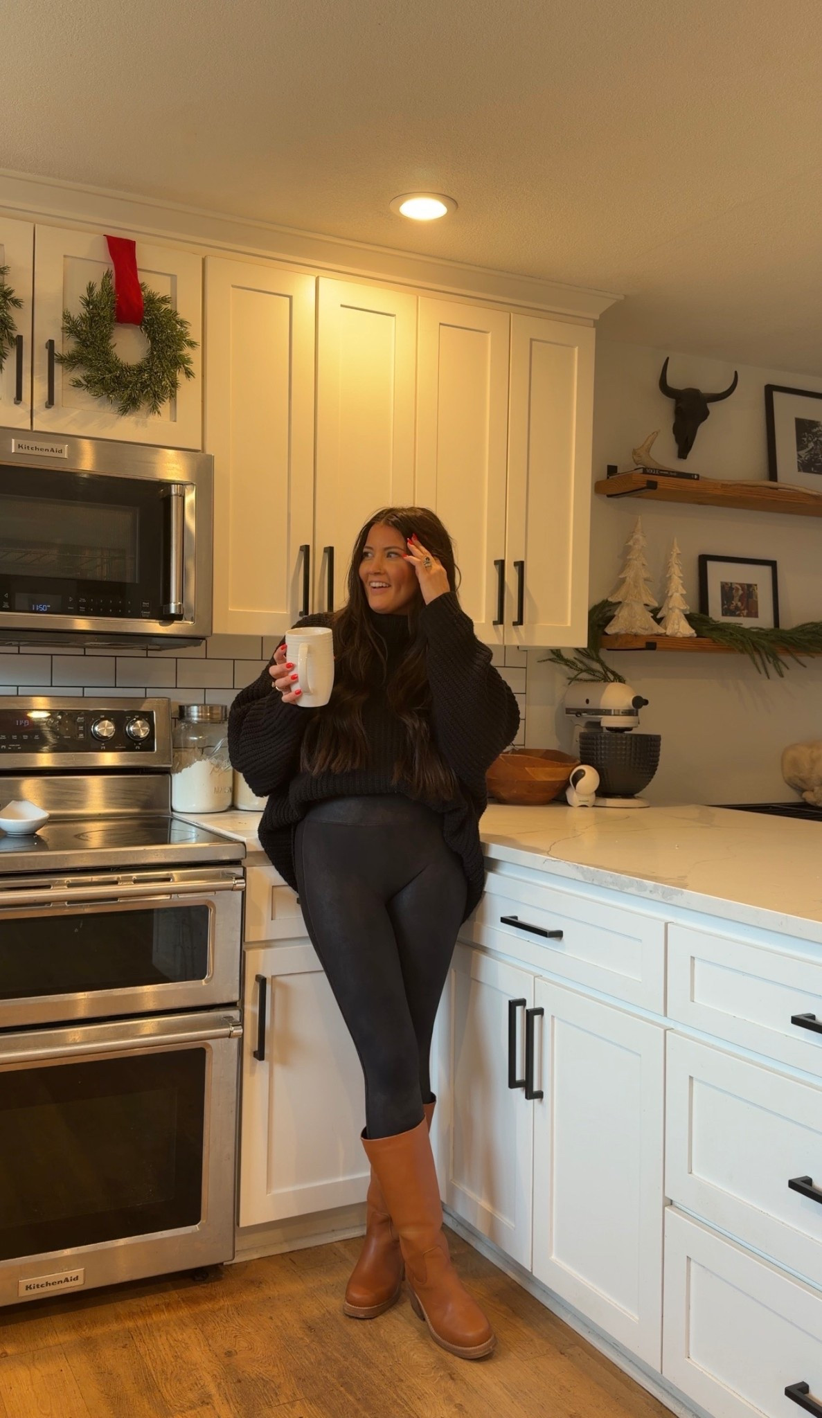 This is a sale you absolutely don’t want to skip. These leggings hold up season after season, and I’ve never seen them priced so low. 😳🖤
.
.
.
.