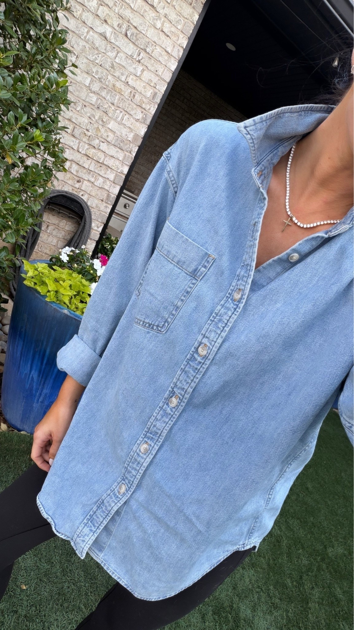 Aritzia denim shirt!



Summer outfits, jeans, denim outfit idea, ootd, Katy roach, livingmybeststyle

#LTKootd #LTKSeasonal