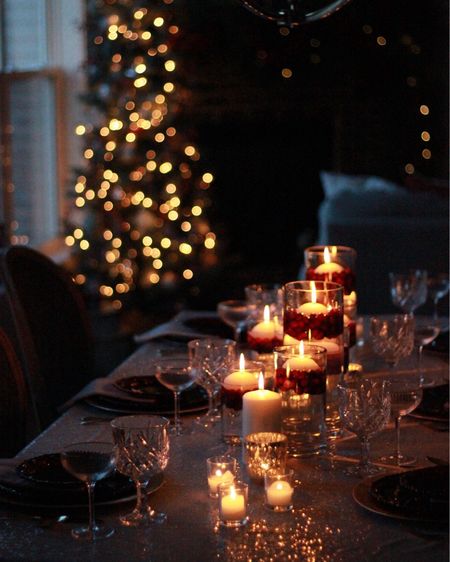 Cozy Christmas tablescape table setting 

#LTKhome #LTKHoliday #LTKSeasonal