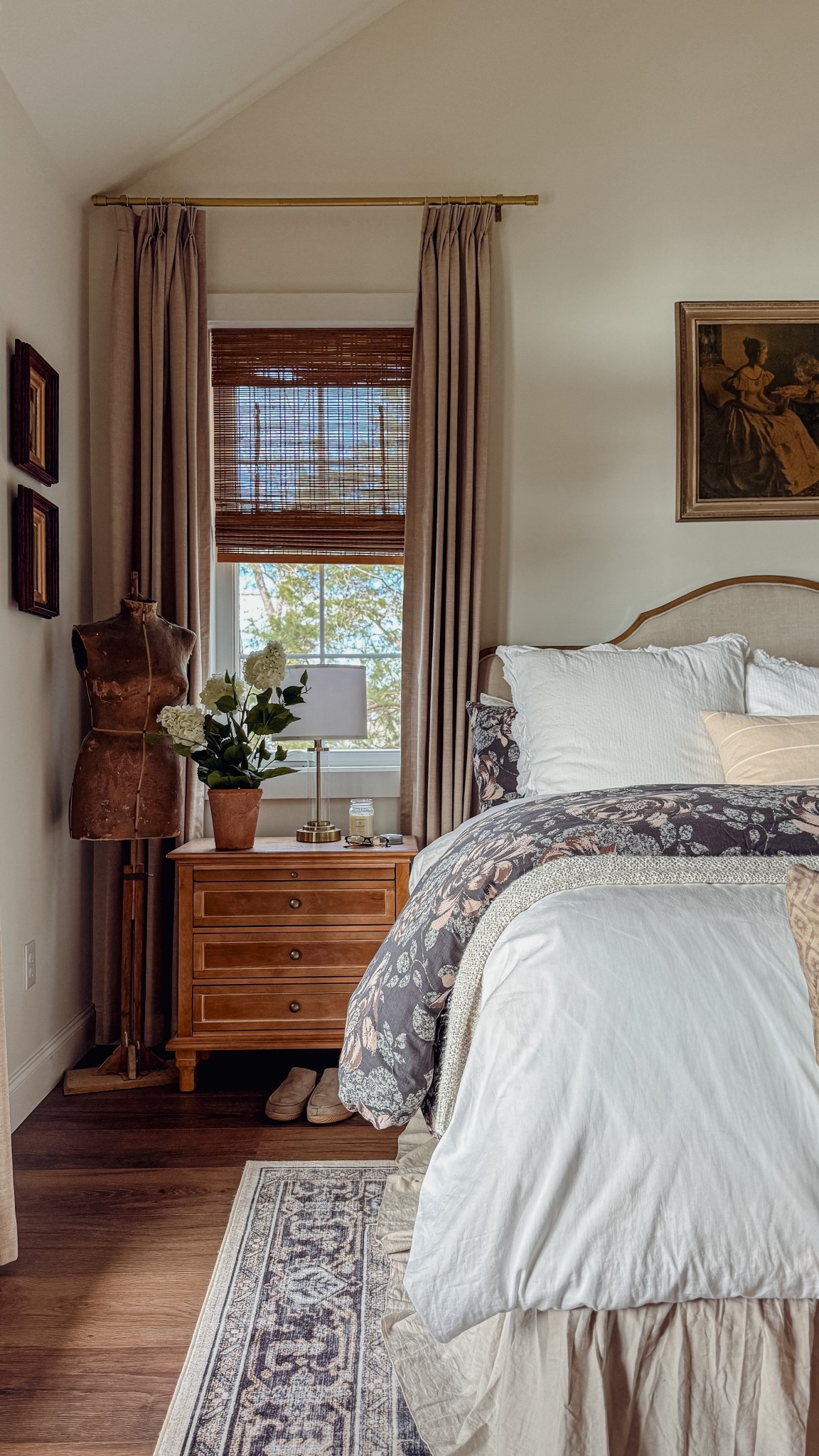 Bedroom refresh 🛏️

#LTKdayinmylife #LTKHome #LTKSeasonal