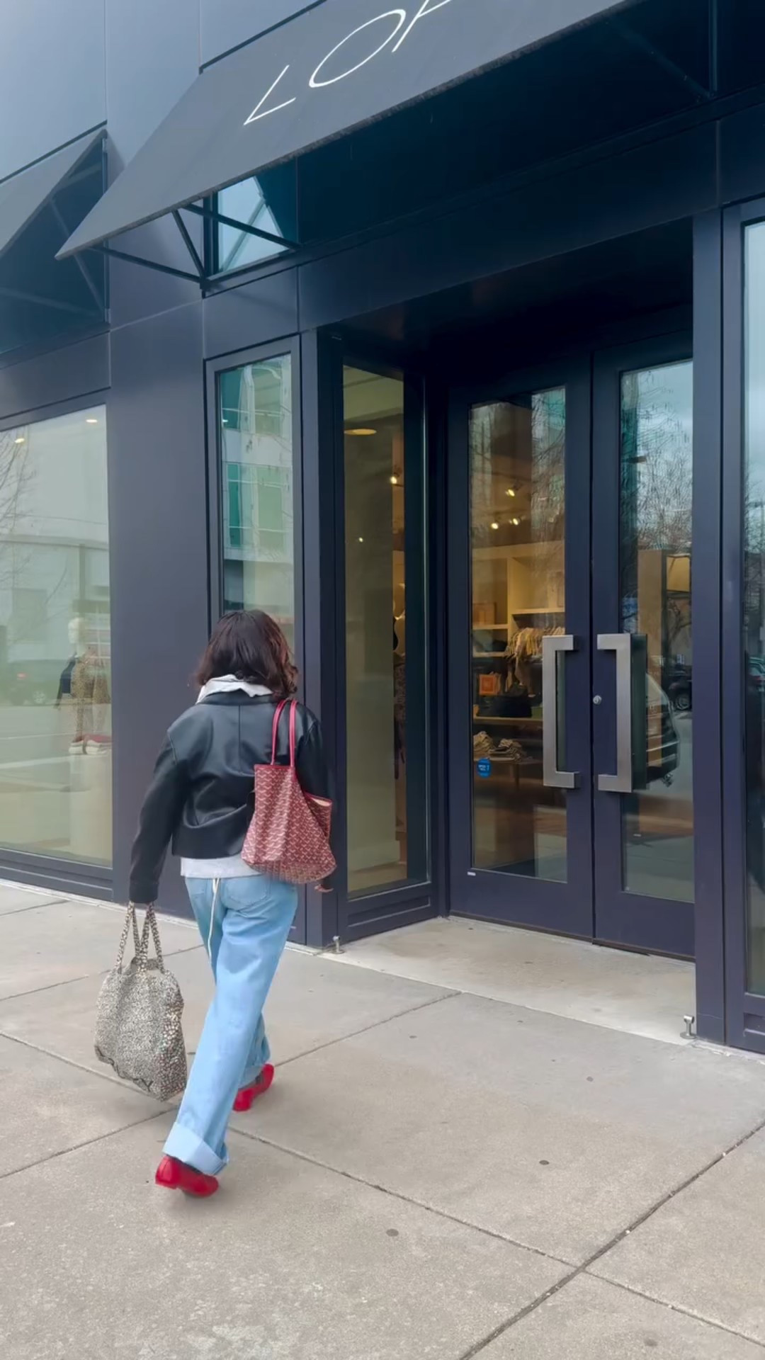 Went to the @loft Spring Bash today! 💐 

Bummed that I wasn’t early enough to get a bag charm and our store did not have the embroidery but EVERYTHING is 5️⃣0️⃣ % off‼️

Check out some of my spring favorites and how I styled them.  May have a new favorite color…let me know what you think! 

Also check out my “assistant” in the back.  Can’t get good help these days!😂😝