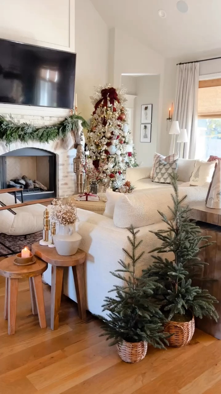 Aquí te dejo esta de decoración de Navidad con un toque de color vino . Espero te guste !!! #xmas #christmasdecor #xmastime #christmastree 

#LTKHoliday #LTKSeasonal #LTKHome