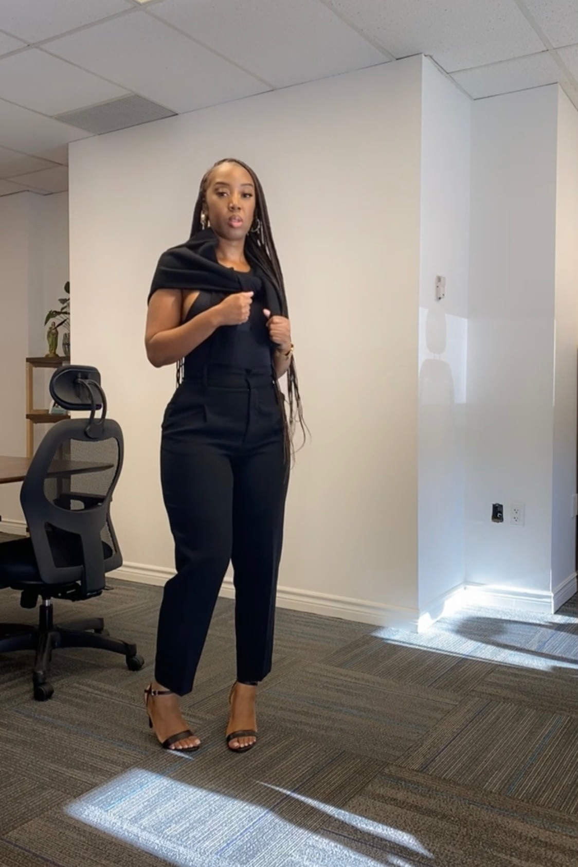 Pants and sweater are from Zara 4387/630 & 5536/116
The items linked are similar 

#LTKworkwear