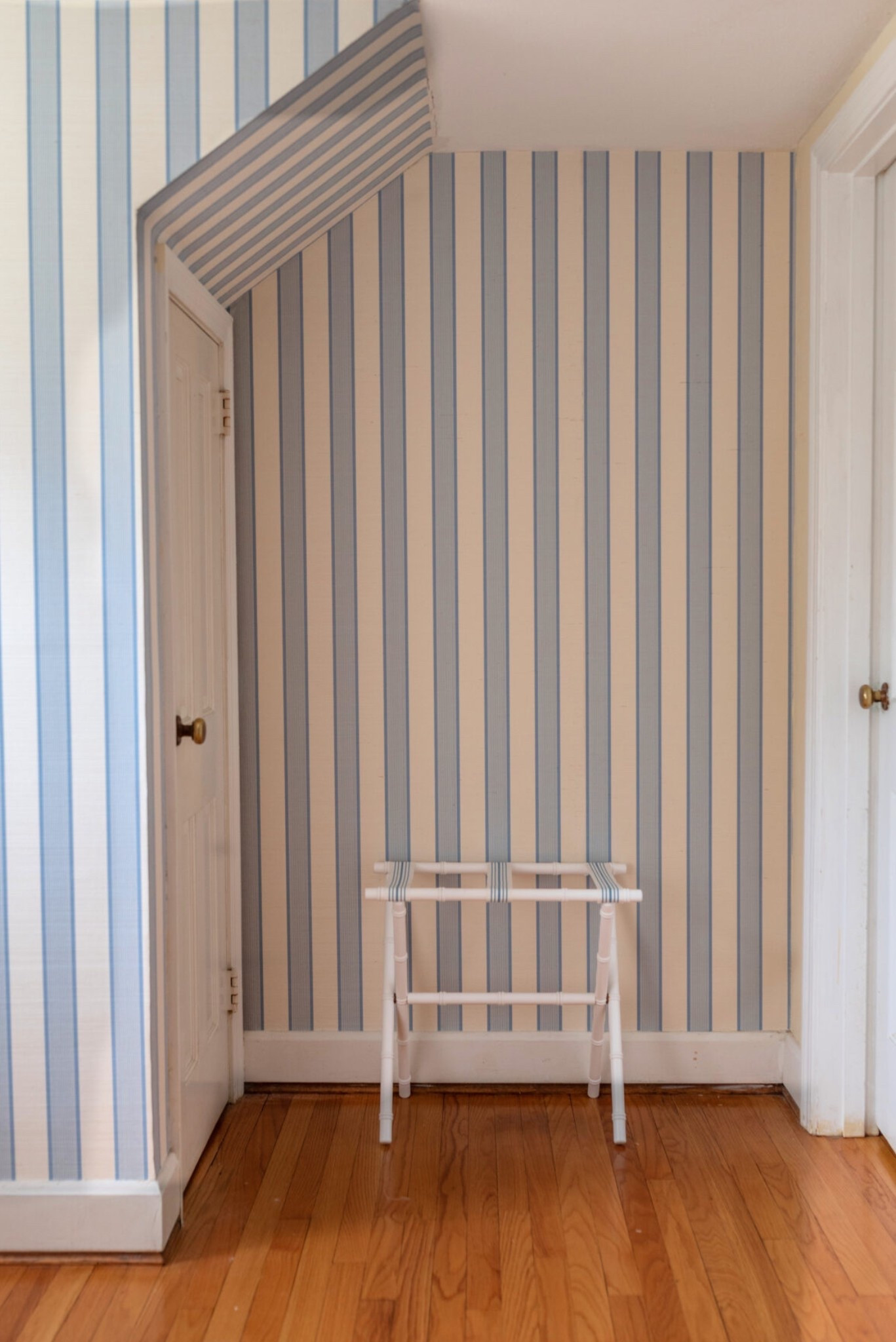 love this luggage rack for guests 💙 Also, the navy stripe wallpaper is still in stock marked down 

#LTKHome #LTKSaleAlert