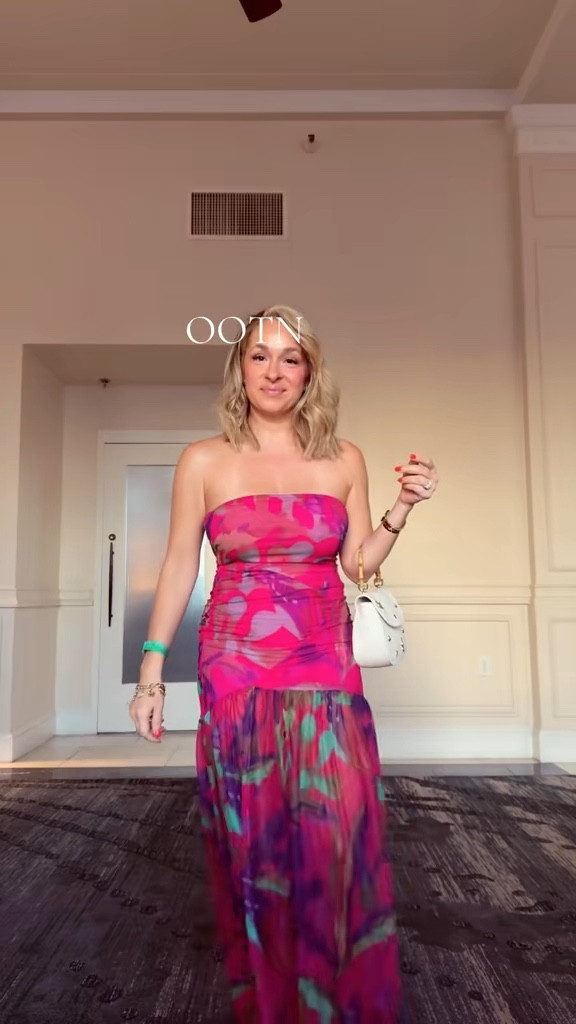 Theee most complimented dress I’ve ever worn!! Wearing a small since it has so much stretch. Perfect for beach vacation or dinner with loved ones  

Sizing reference:
Height: 5’2”
Weight: 135 lbs
Bust: 34D
Waist: 27” 
Top size: Medium

Bottom size: 6 



#LTKStyleTip