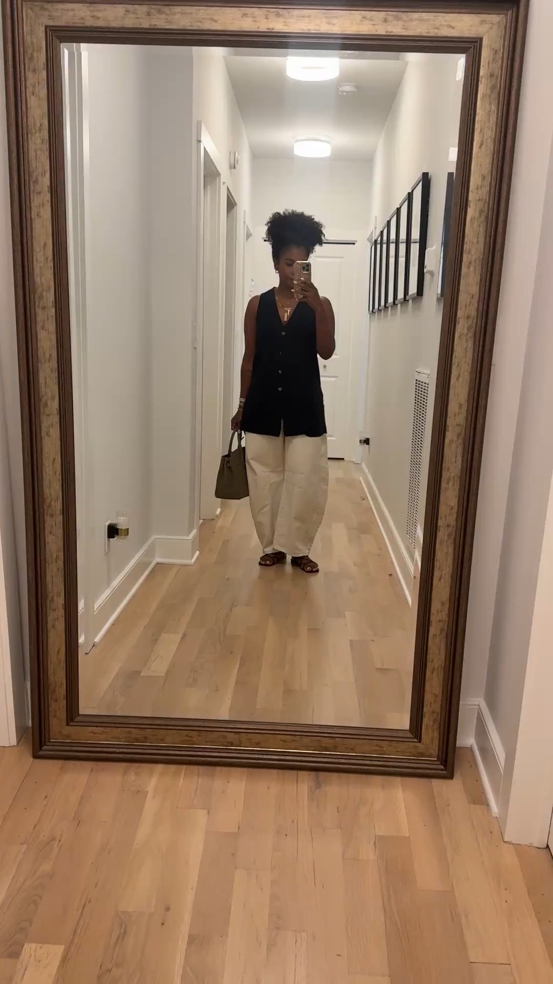 Bag is via The Vault Label

Top: thrifted 
Jeans: 29