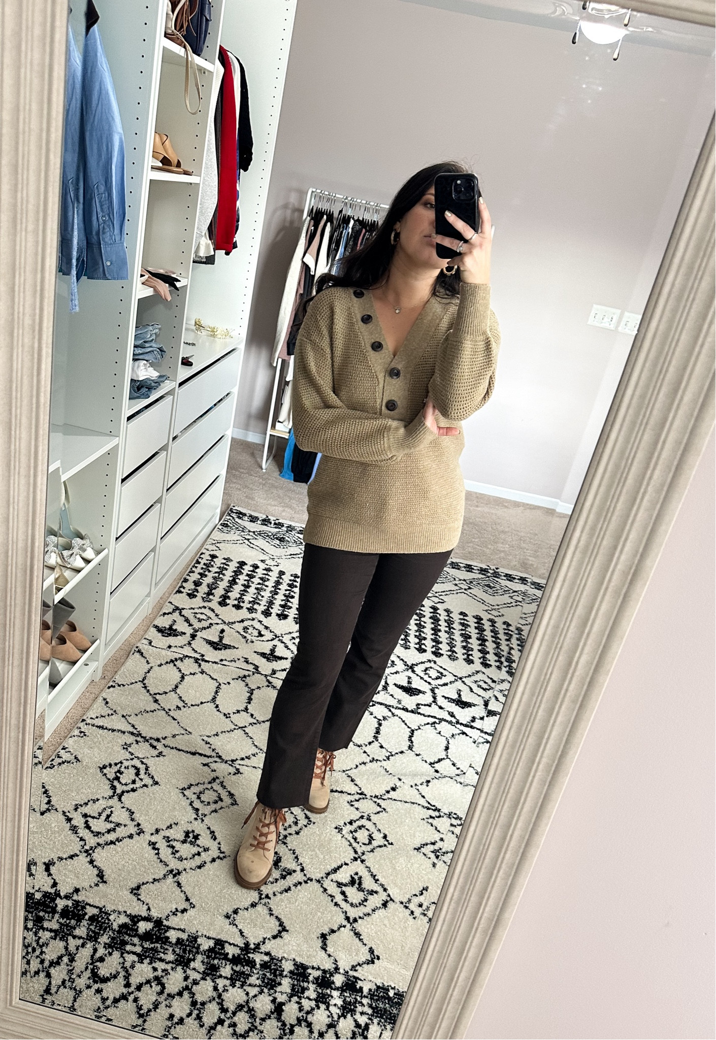 Brown jeans on repeat 

#LTKSeasonal #LTKFindsUnder100 #LTKStyleTip
