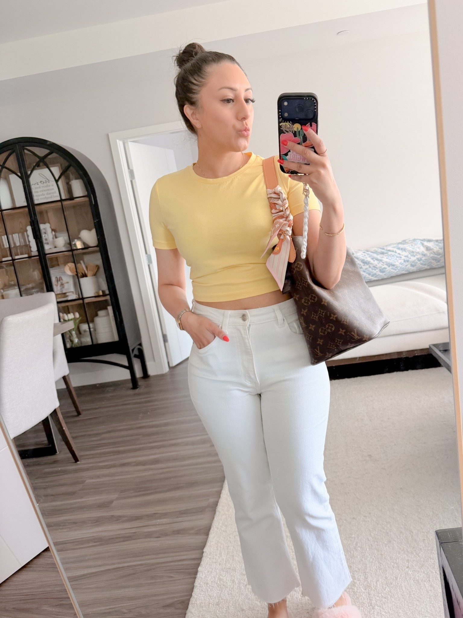 Currently on repeat 🔁 
My favorite white jeans 
Wearing size 6
Happy shopping 🛍️

#LTKjeans #LTKsummer #LTKpetite
