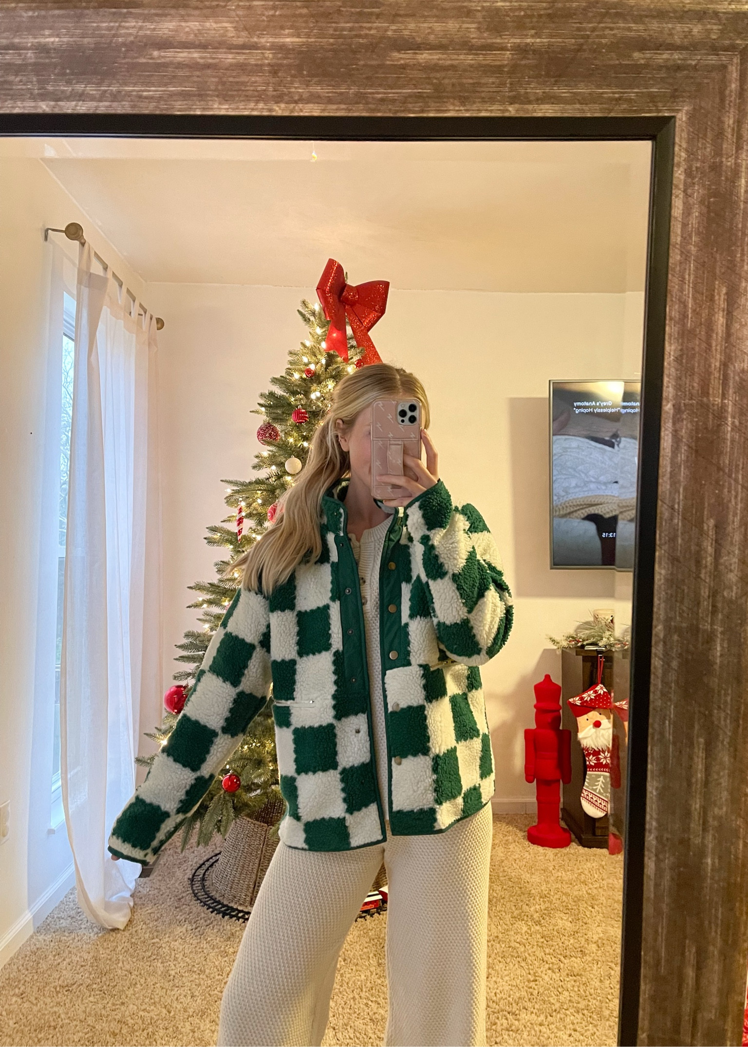 This Sherpa jacket in green is perfect for the holidays! There’s a 20% coupon you can clip at checkout. #amazon 