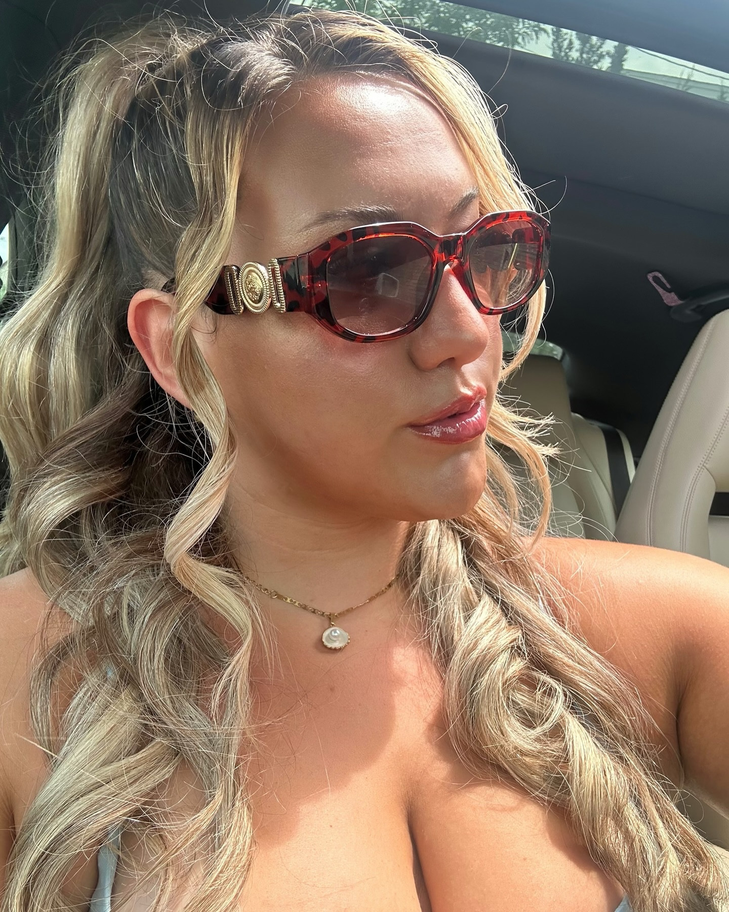 my favorite sunglasses for the summer! Can be dressed up or worn casually💖

#LTKSeasonal #LTKFindsUnder50 #LTKU