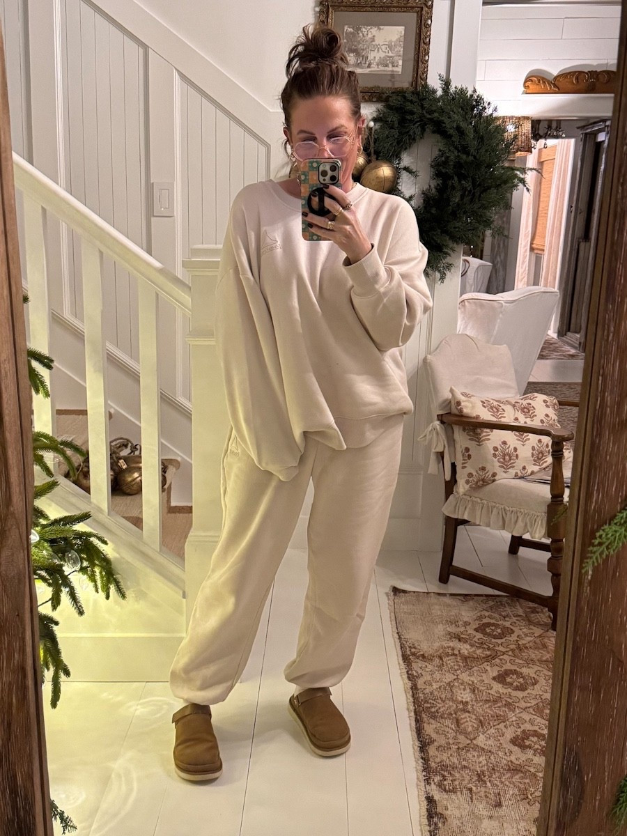 THE MOST comfy sweatshirt and pants. I want moreeee. 
Pants - large
Shirt - XL - sized up for oversized 


#LTKOver40 #LTKMidsize #LTKFindsUnder50