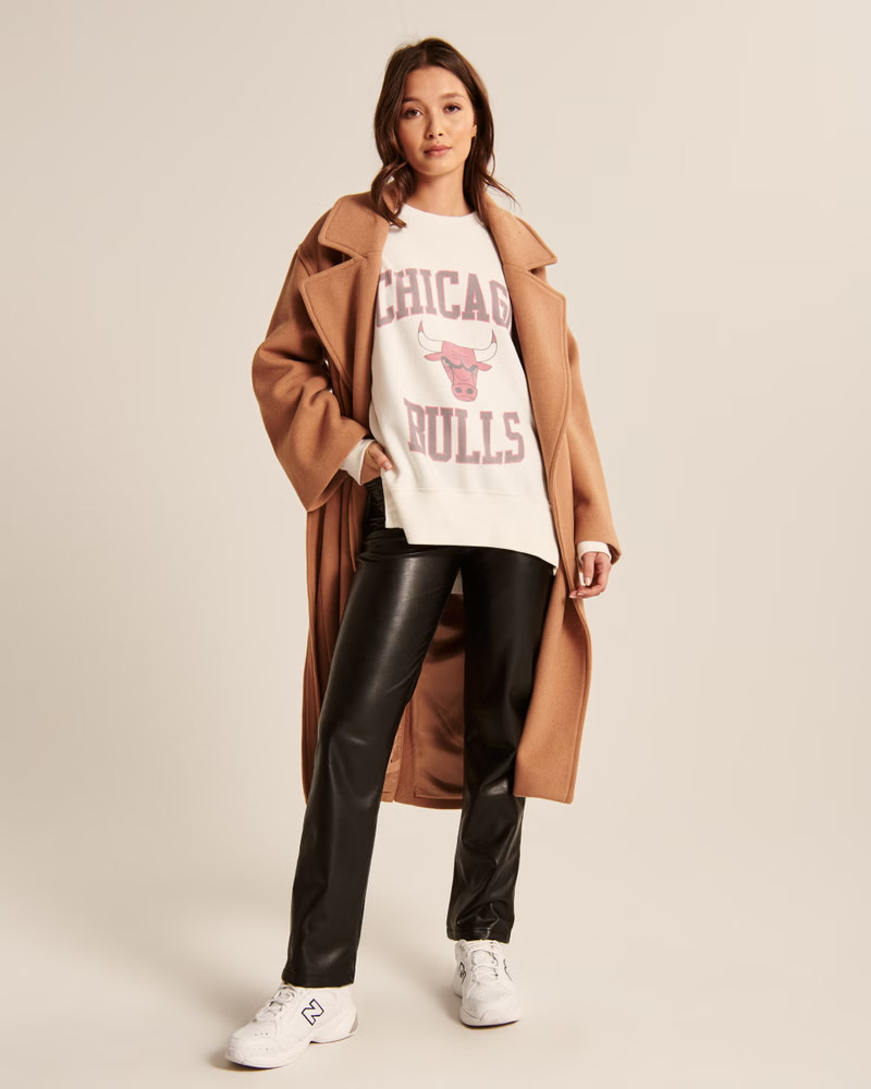 Women's Boyfriend Crew Chicago Bulls Graphic Sweatshirt | Women's Tops | Abercrombie.com | Abercrombie & Fitch (US)