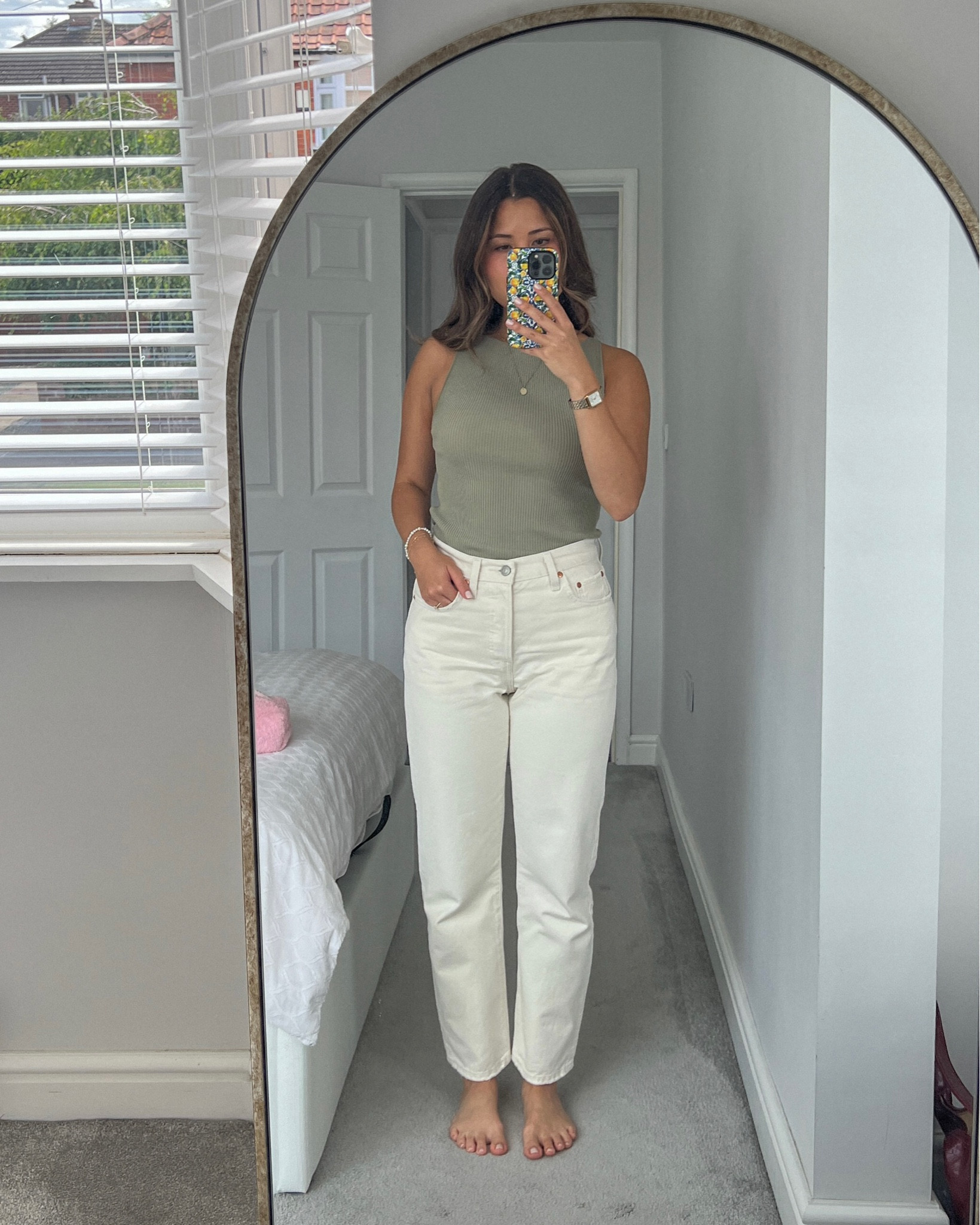 Levi 501 straight leg jeans in W27 L28 🤍

#LTKmidsize #LTKuk #LTKsummer