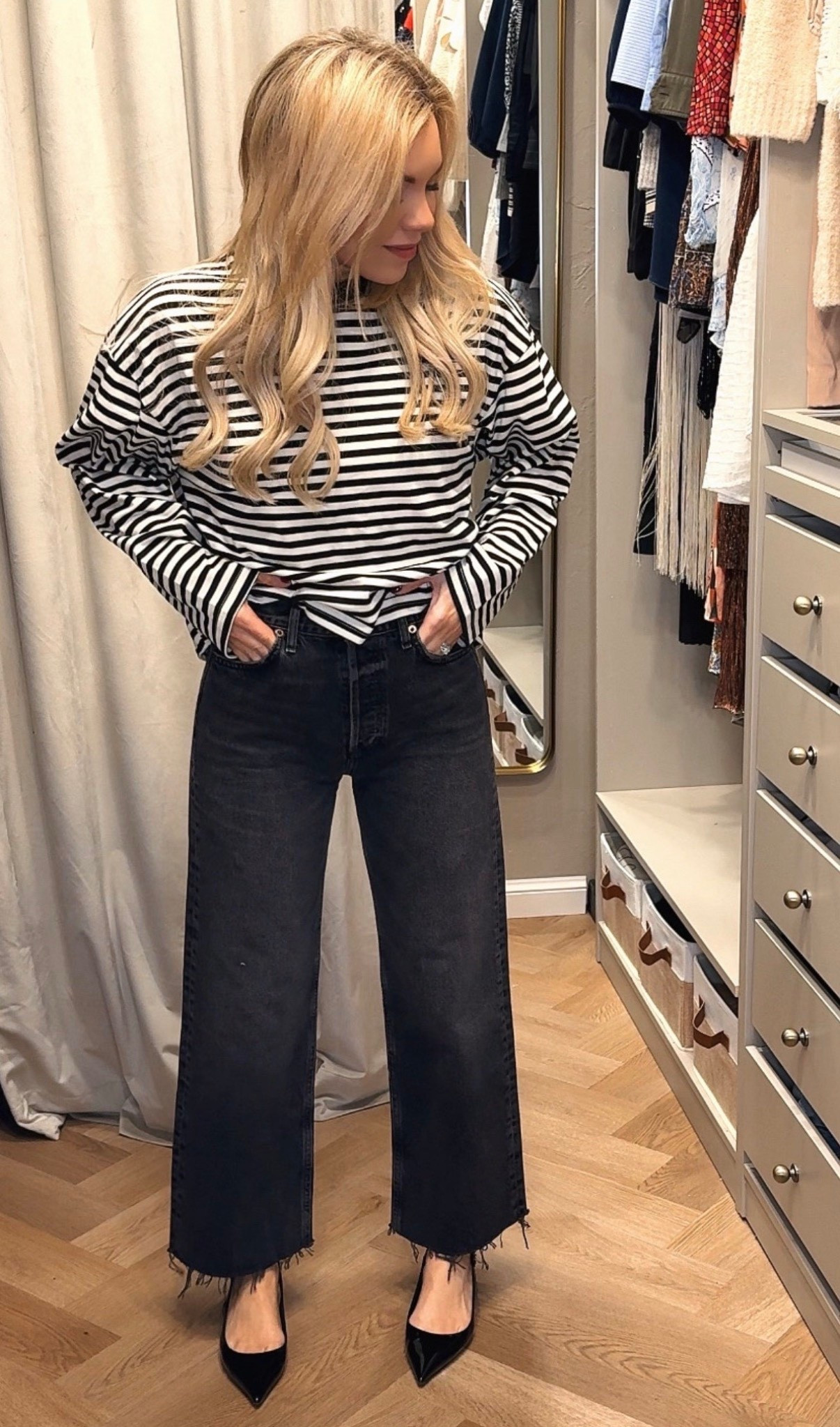 Stripe tee
Black jeans
Cropped wide leg black jeans 


#LTKootd #LTKdayinmylife #LTKSeasonal
