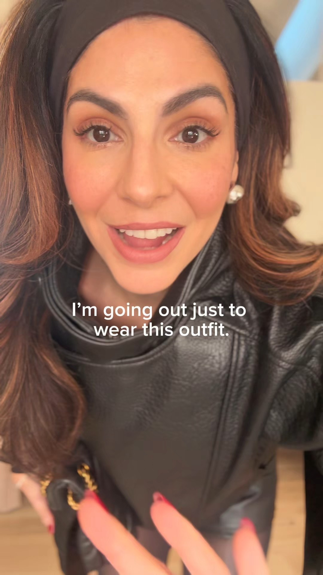 I wasn’t planning on going out.
The outfit changed my mind.
Everything’s linked on my LTK.

#chicoutfit
#statementoutfit
#girlsnightoutfit
#fashiongirl
#ootdinspo

Chic winter outfit for a girls’ night — black leather jacket, mini shorts, sheer tights, knee-high boots.


#LTKSeasonal #LTKdayinmylife #LTKOver40