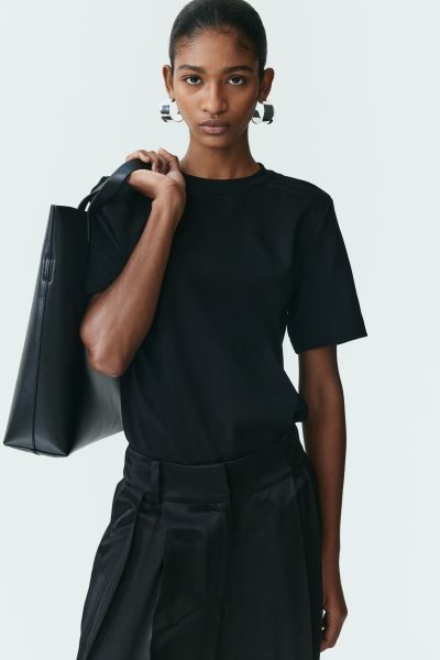 Shoulder-pad T-shirt - Black - Ladies | H&M GB | H&M (UK, MY, IN, SG, PH, TW, HK)