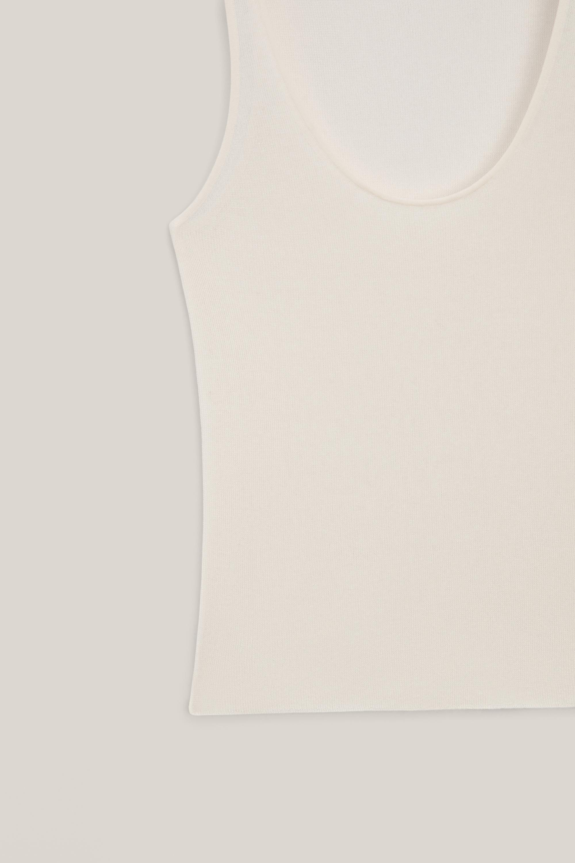 VIEW LOOK
Semi-sheer silk strappy top - LIMITED EDITION

 £89.95  Colour:  Off White  Add to bas... | Massimo Dutti UK