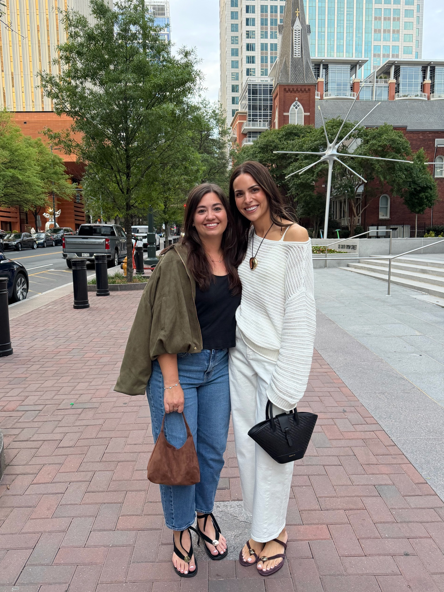 Charlotte casual chic!


Spring white monochrome outfit / all white outfit casual / casual chic outfit ideas 

#LTKSaleAlert #LTKSeasonal #LTKootd