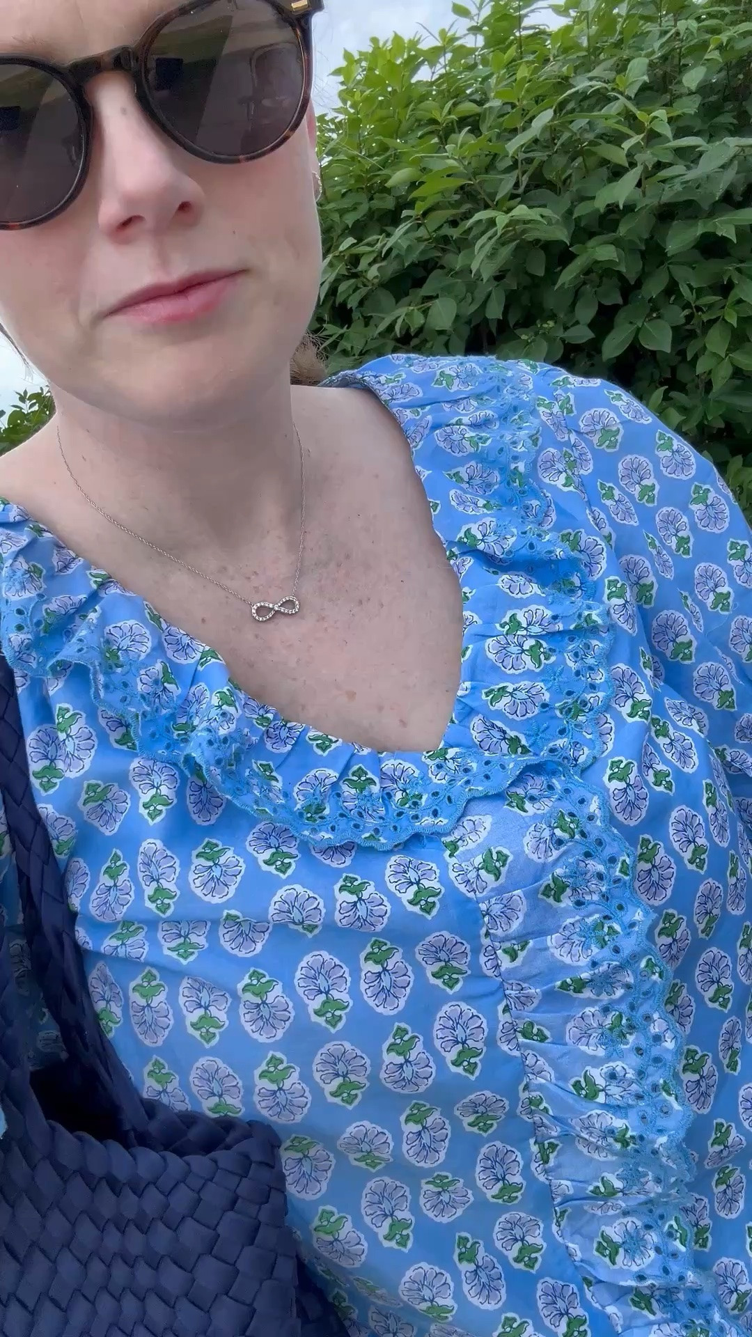Floral top and white jeans

#LTKmomlife