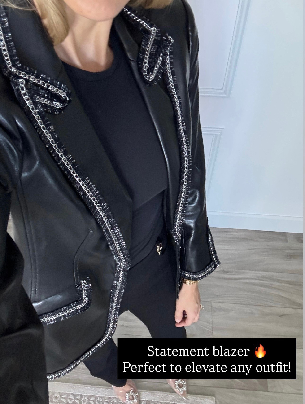 Statement blazer that is bold and feminine 


#LTKSeasonal #LTKOver40 #LTKHoliday