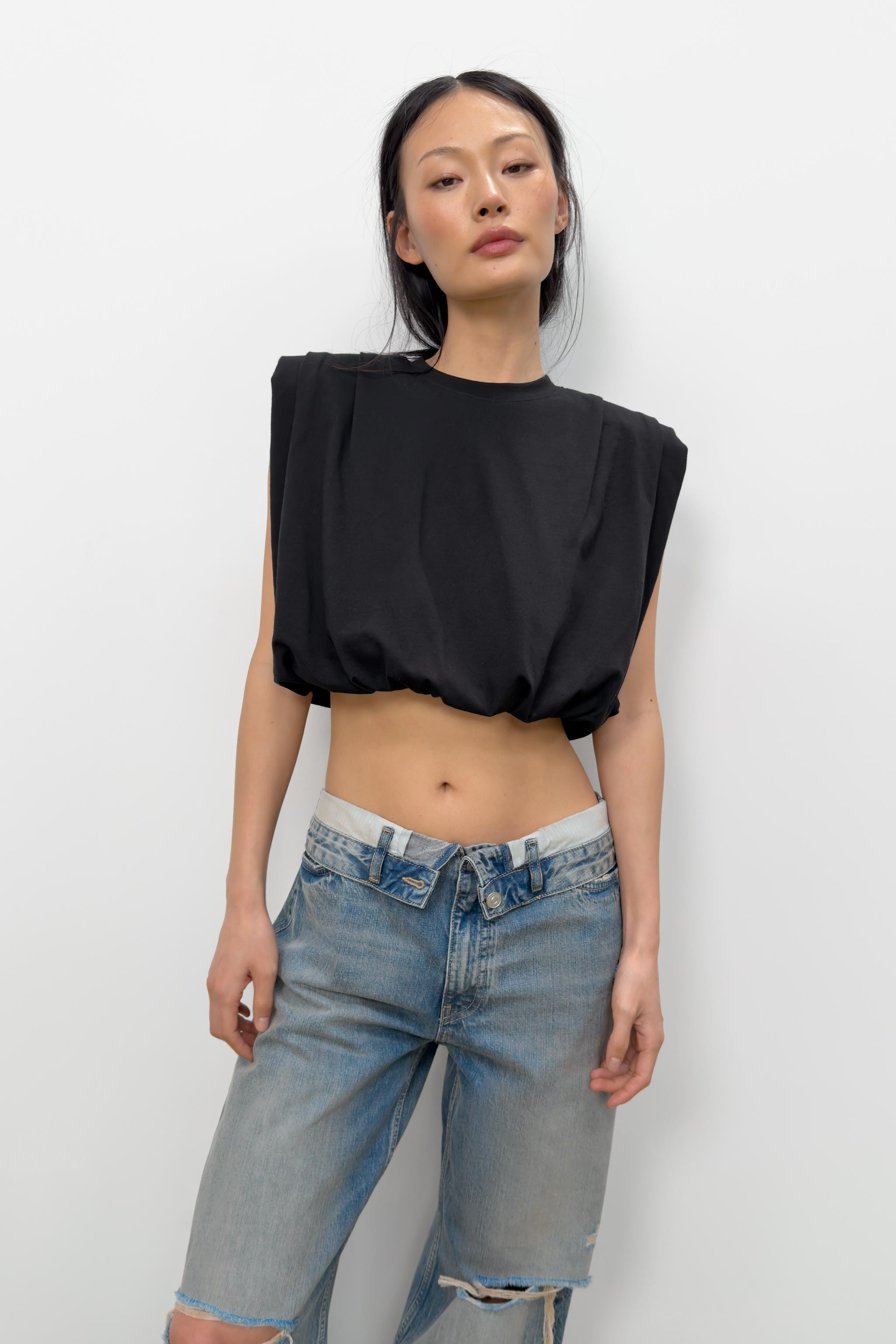 Top with main fabric made of 100% cotton. Round neck and sleeveless design with shoulder pads. Pl... | Zara US